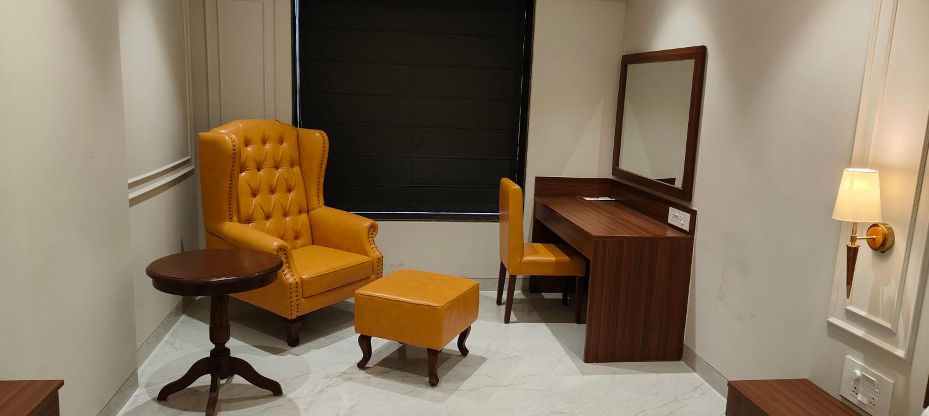Deluxe King Suite with Pantry