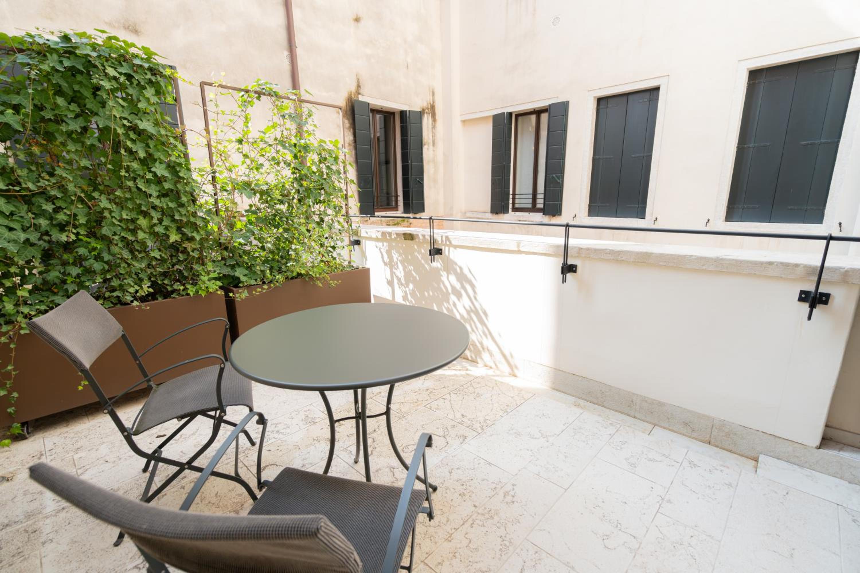 Superior Apartment with Terrace photo 3