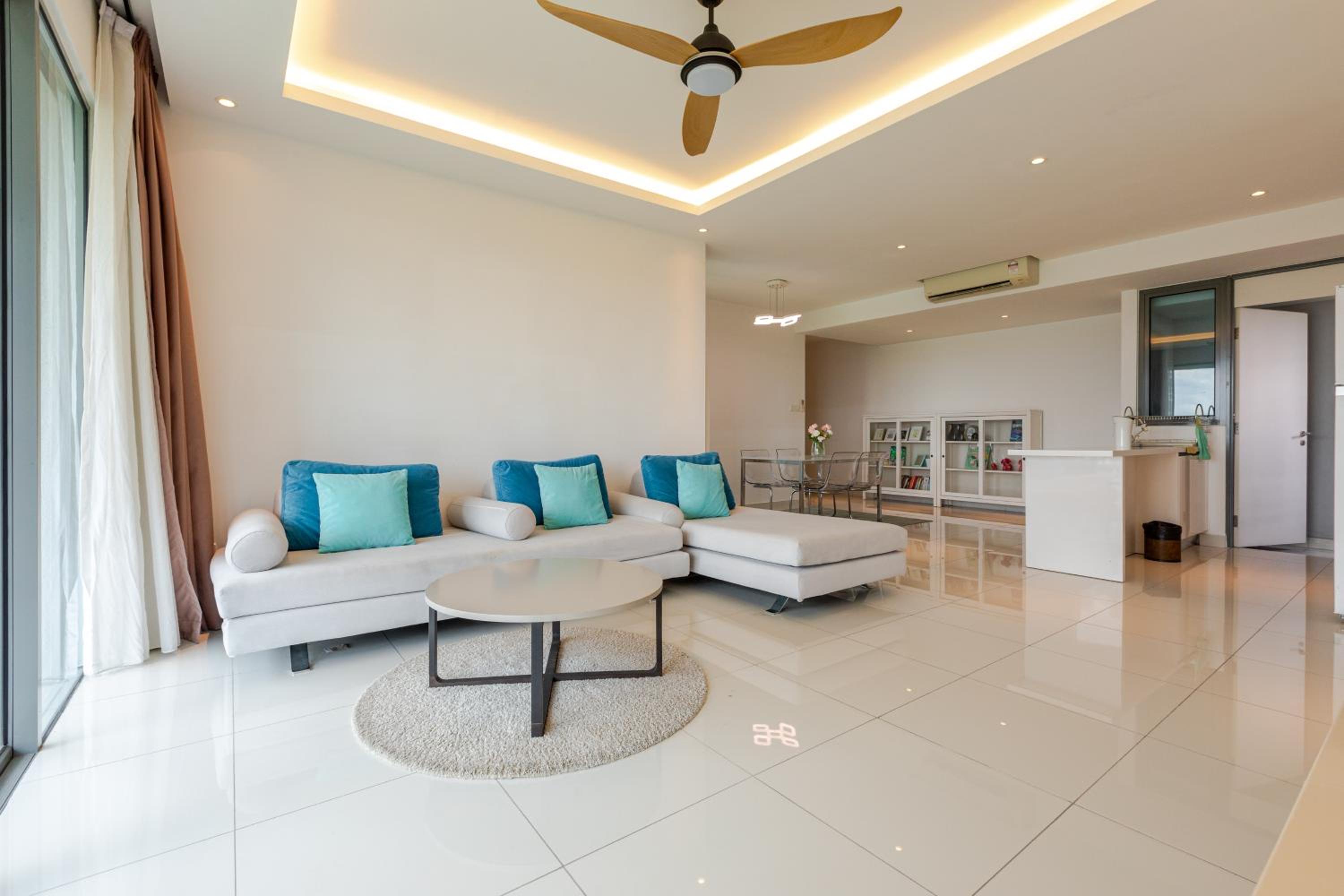 Three-Bedroom Apartment with Harbor View photo 3