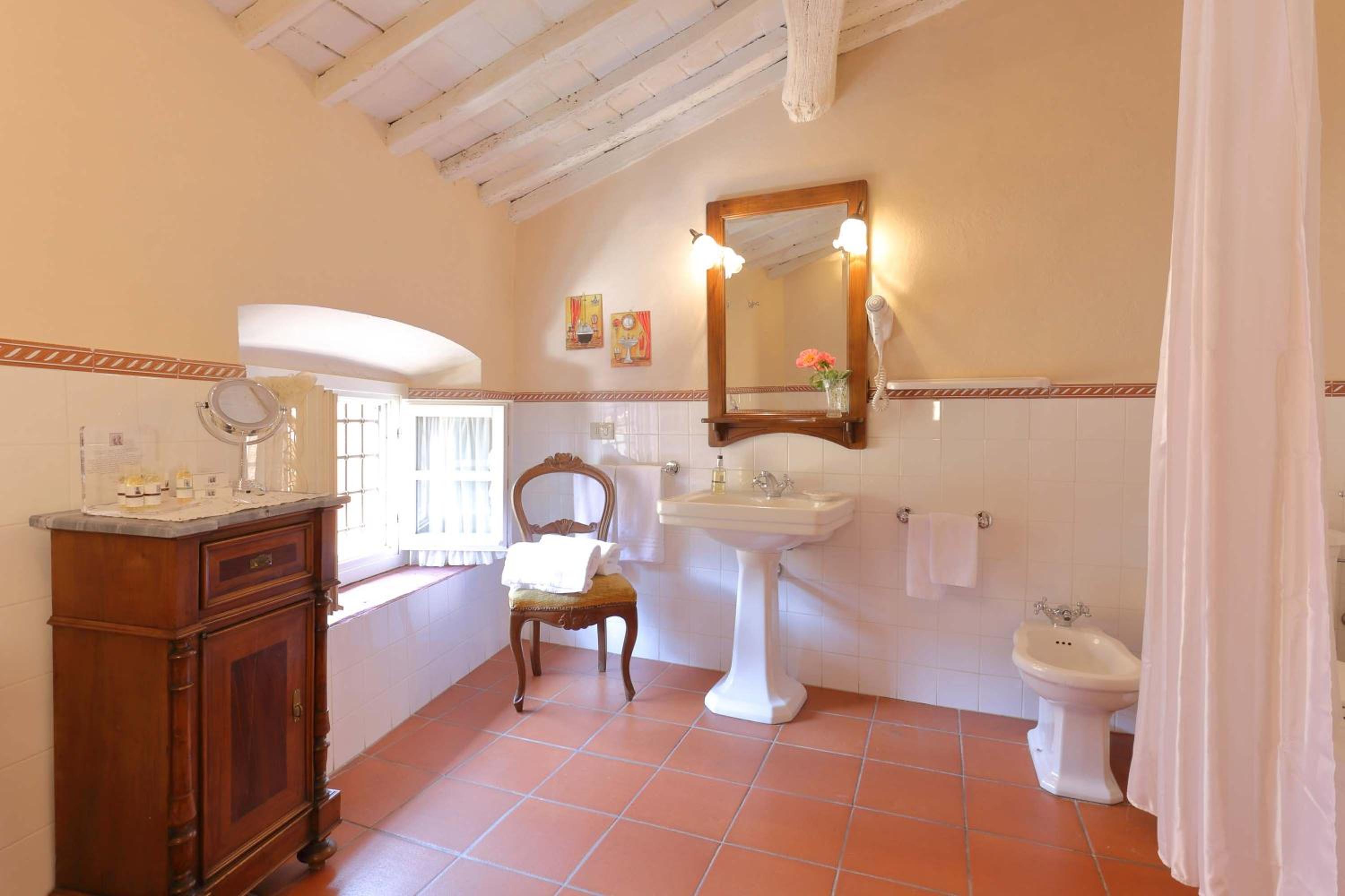 Suite - Photo 6