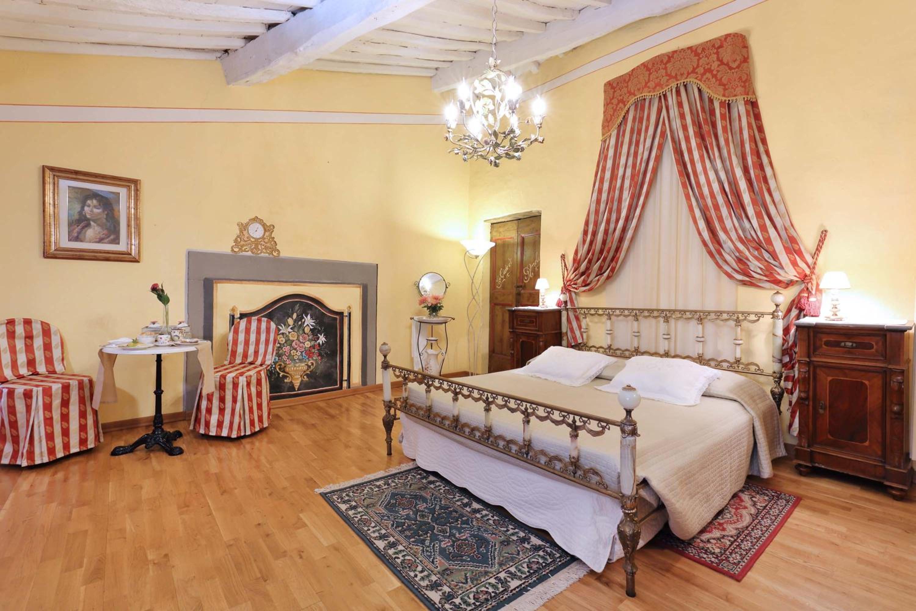 Suite - Photo 2