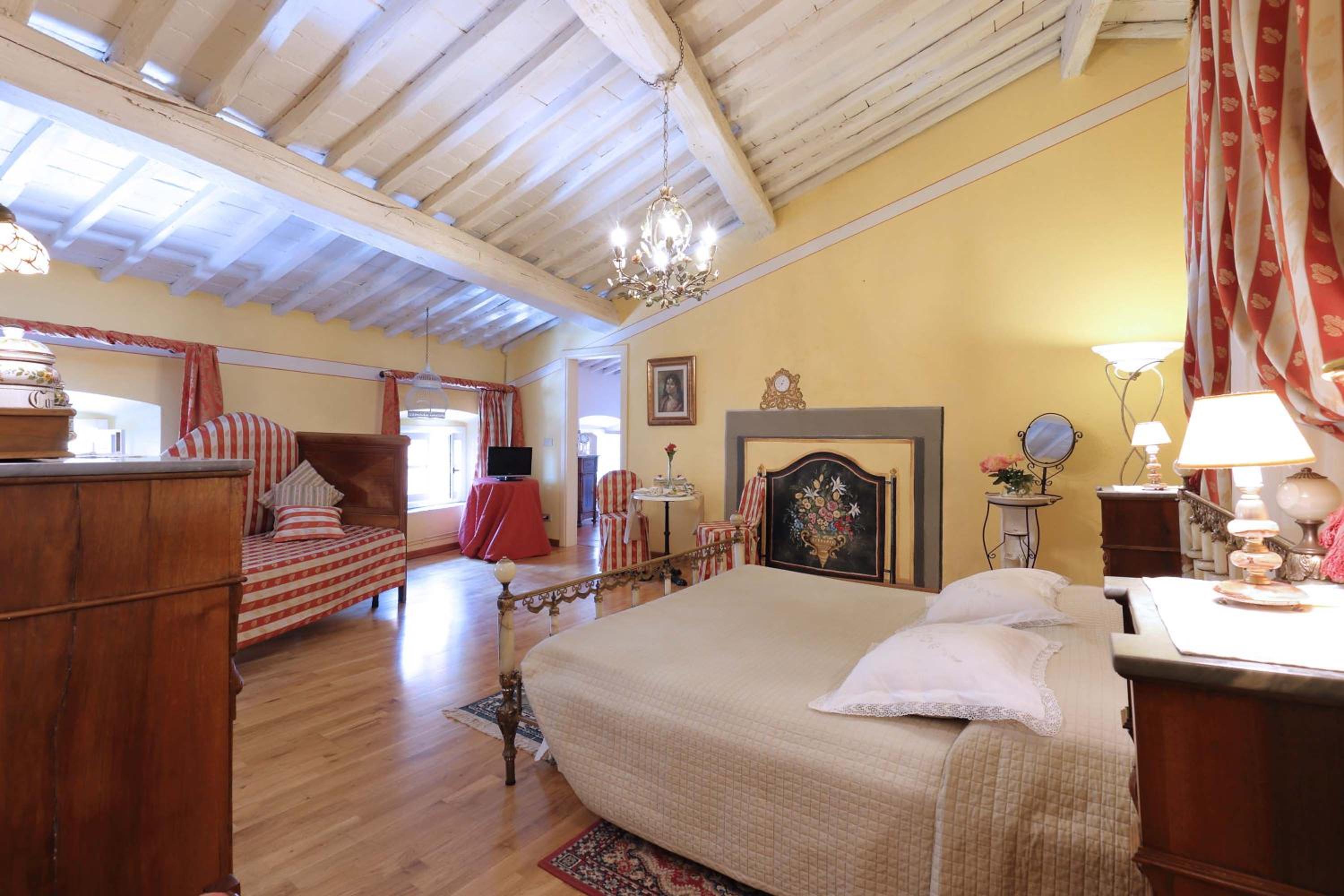 Suite - Photo 4