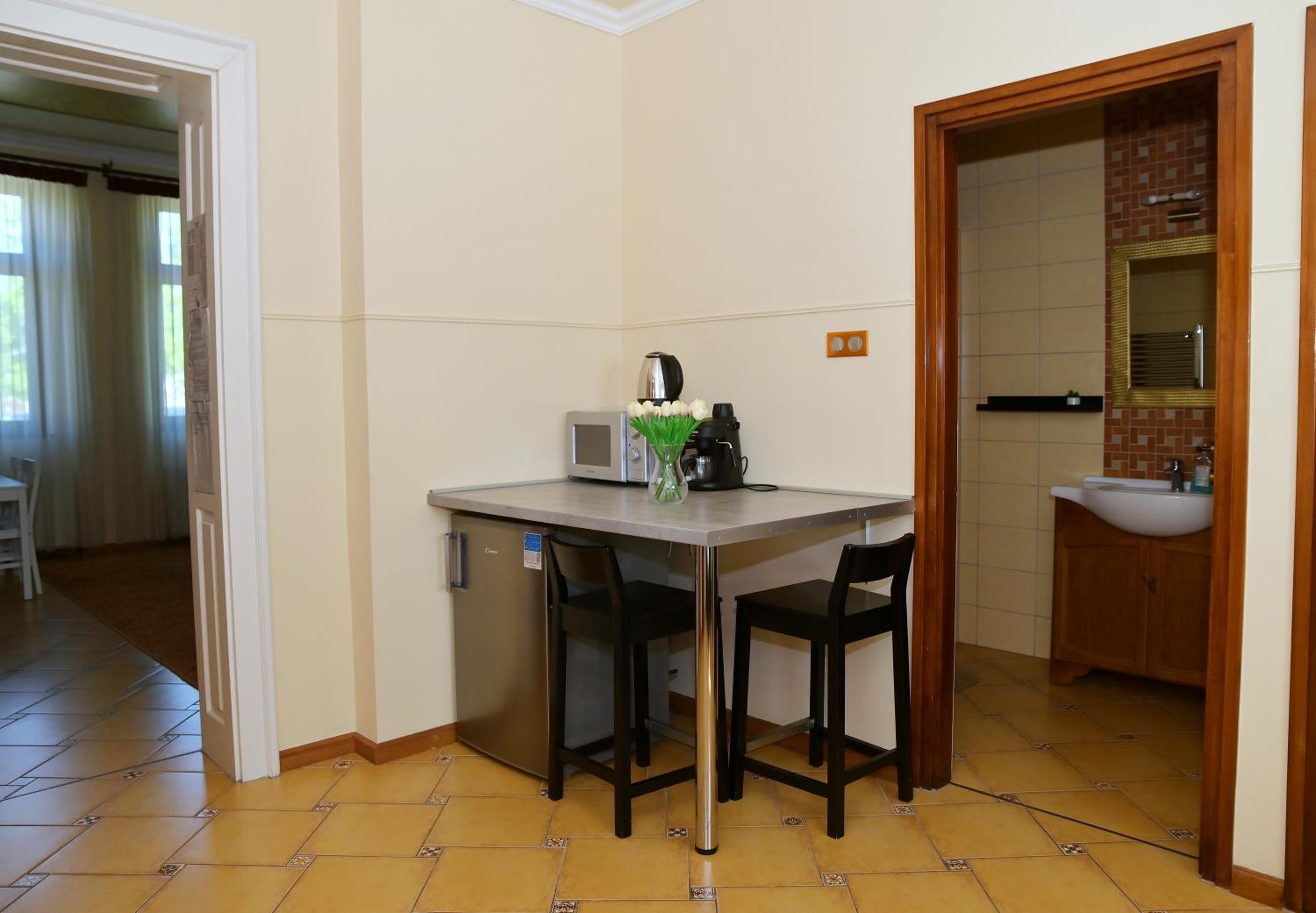 One-Bedroom Apartment photo 2