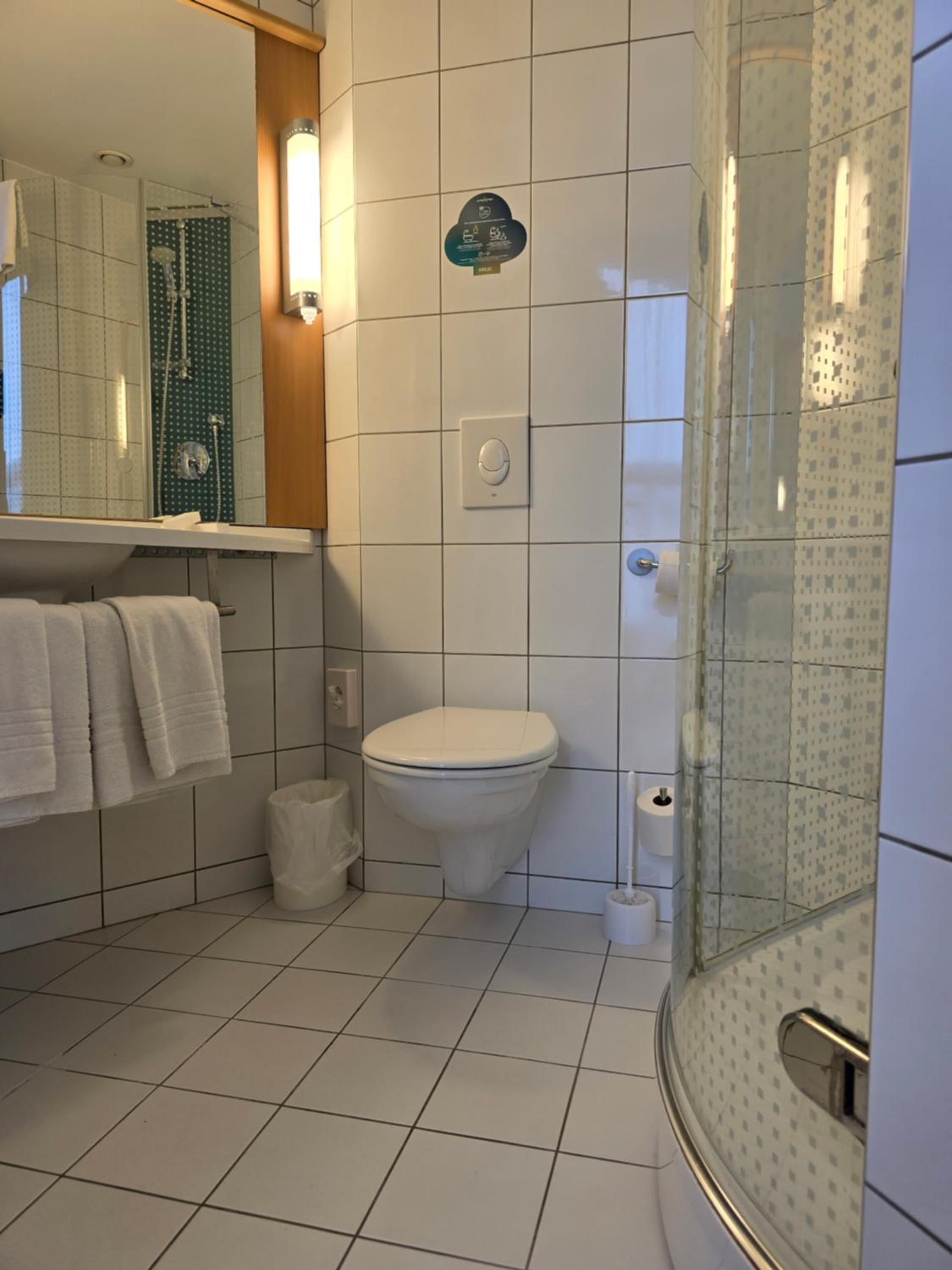 Standard Twin Room - Photo 1