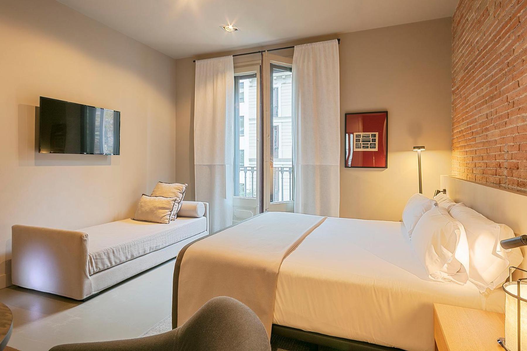 Deluxe Double Room with Extra Bed photo 3