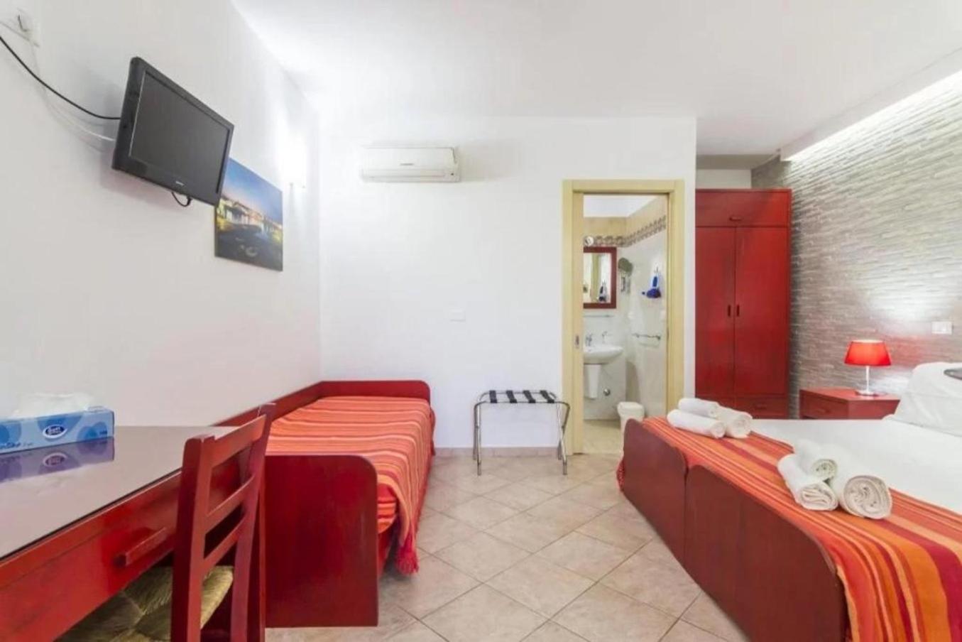 Standard Triple Room - Photo 4