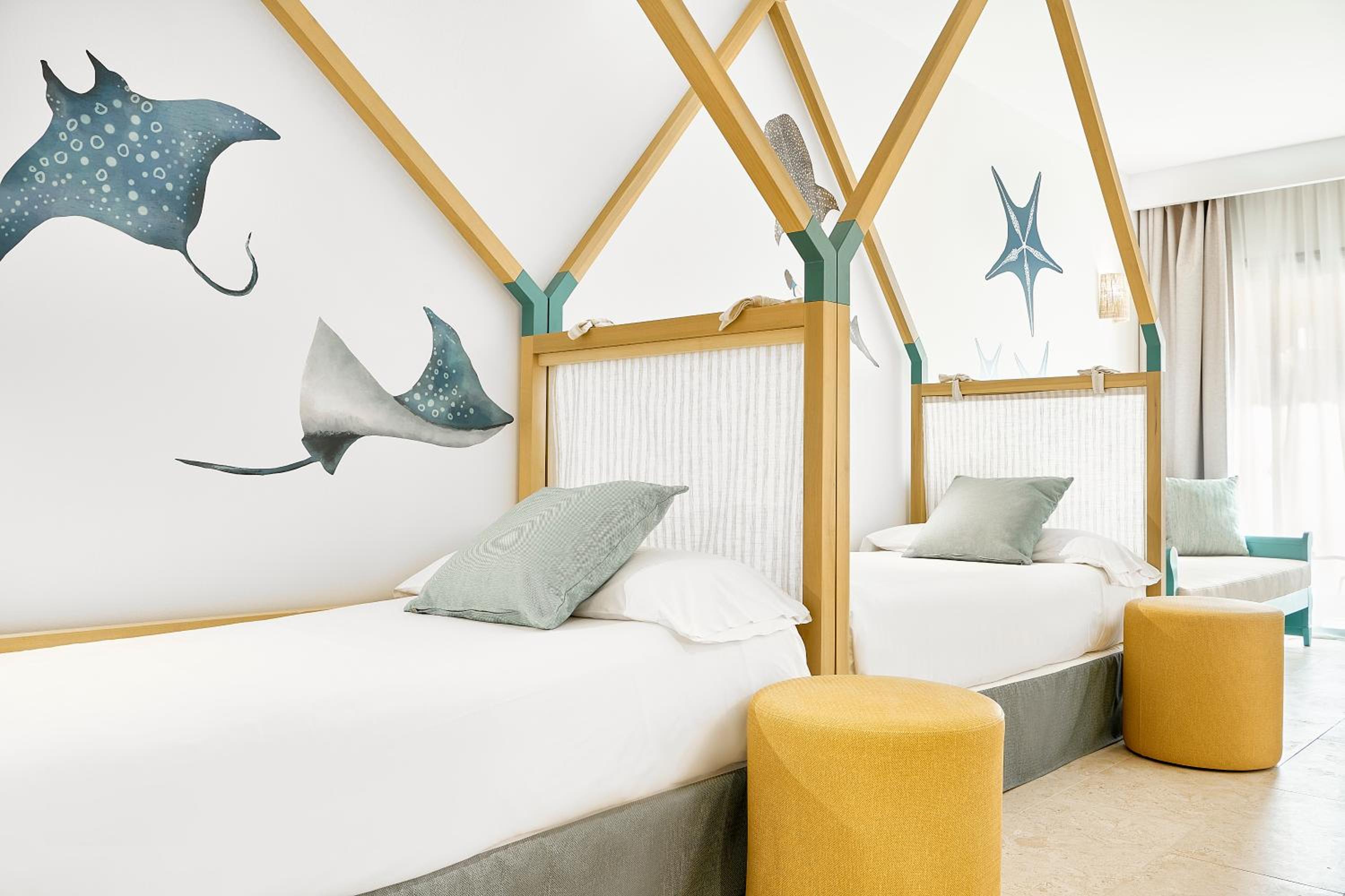 Family Suite Sea View Priority Location Single Use