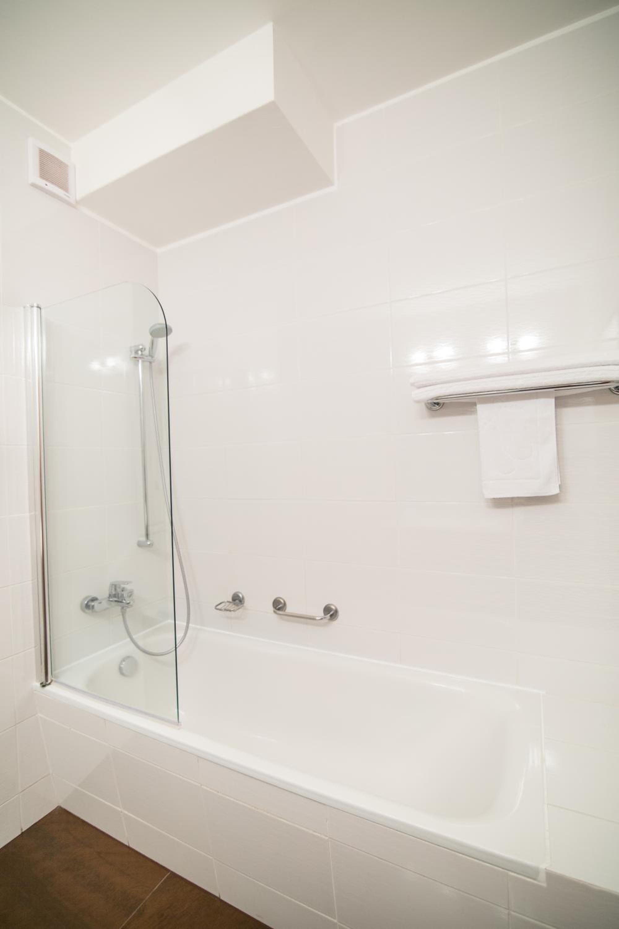 Double or Twin Room - Photo 19