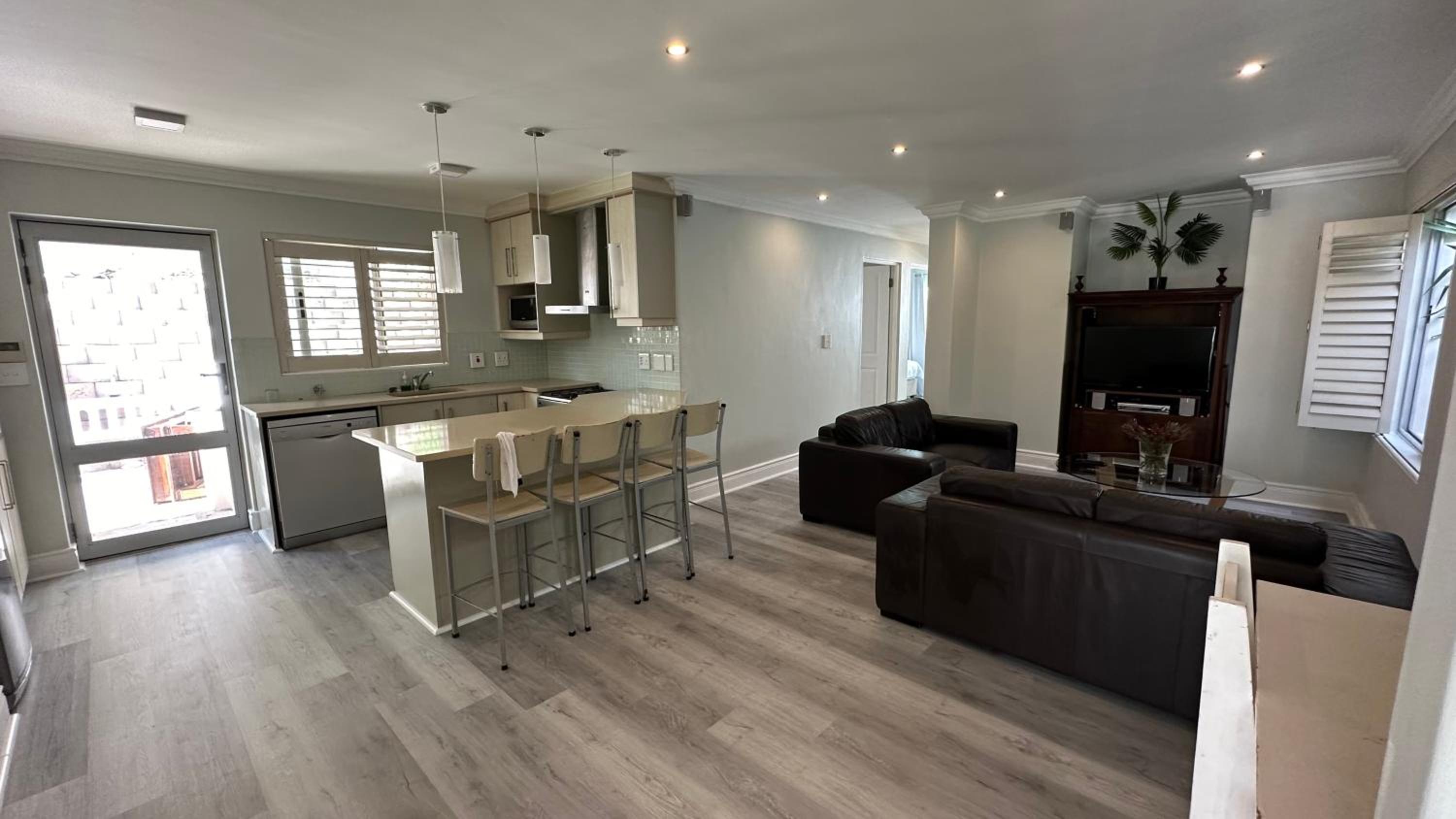 Family Room - Photo 2