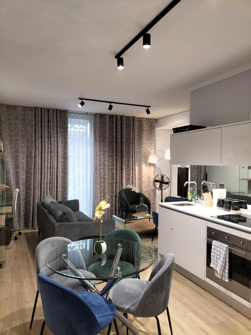 One-Bedroom Apartment photo 2
