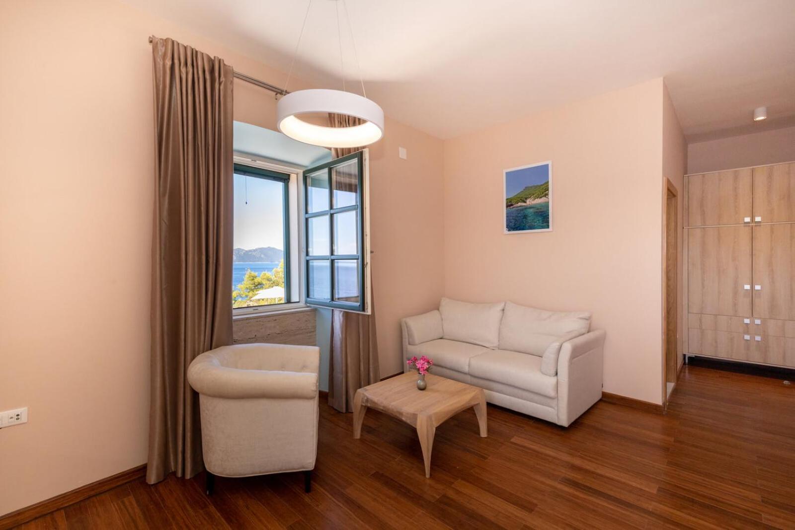 Three-Bedroom Villa photo 1