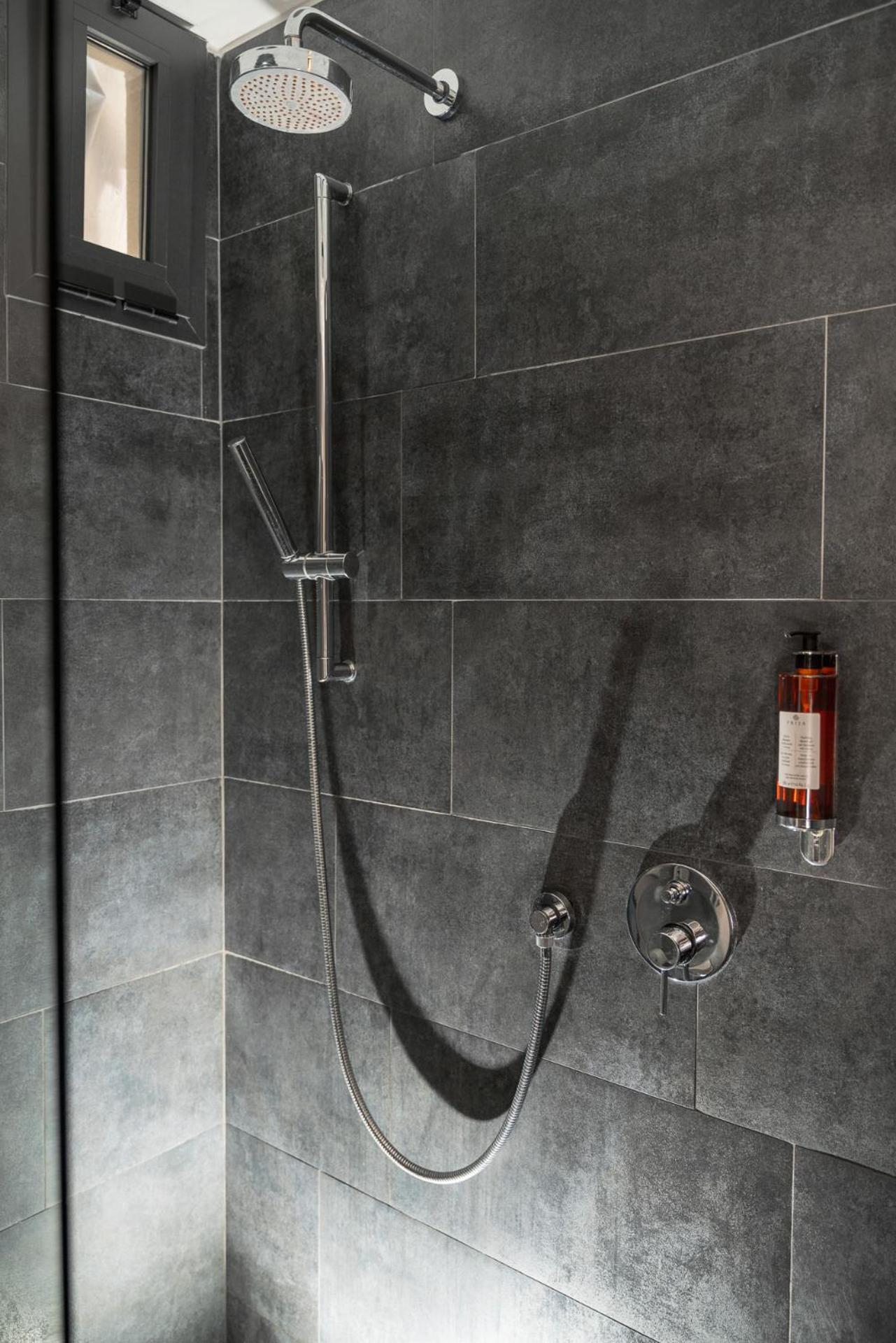 Suite - Photo 6