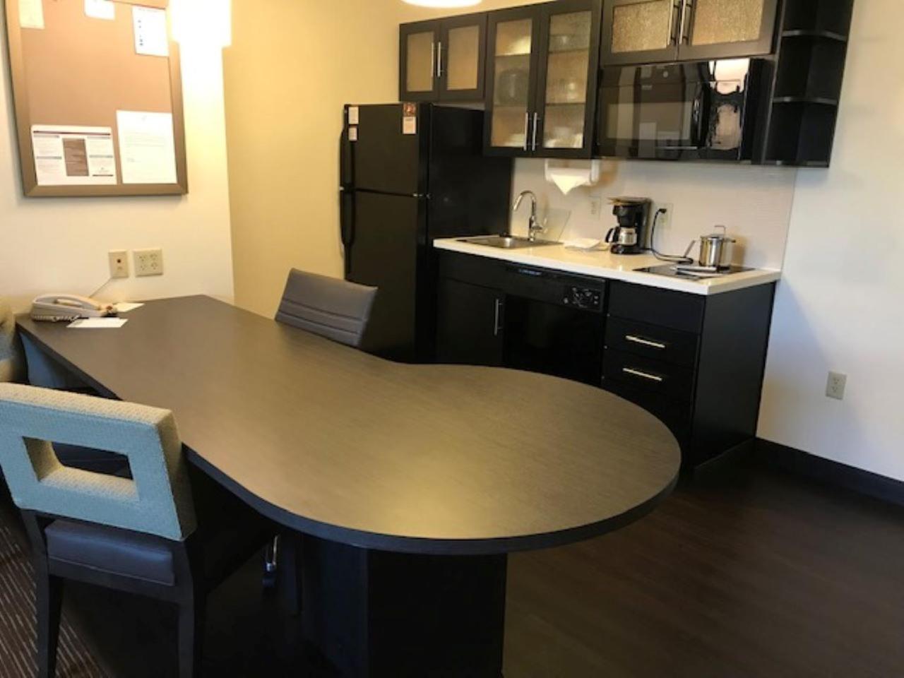 One-Bedroom Suite - Photo 3