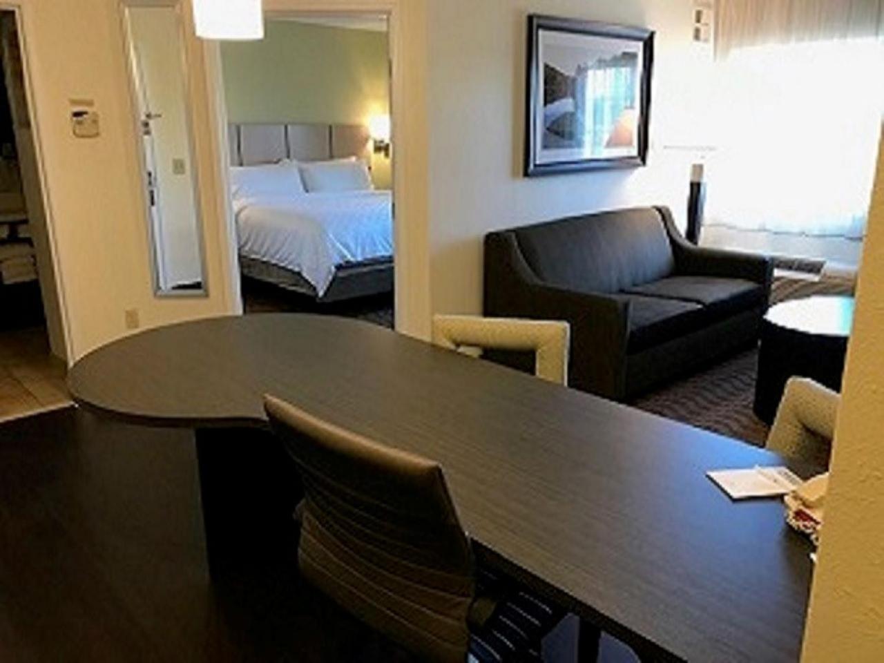 One-Bedroom Suite - Photo 1