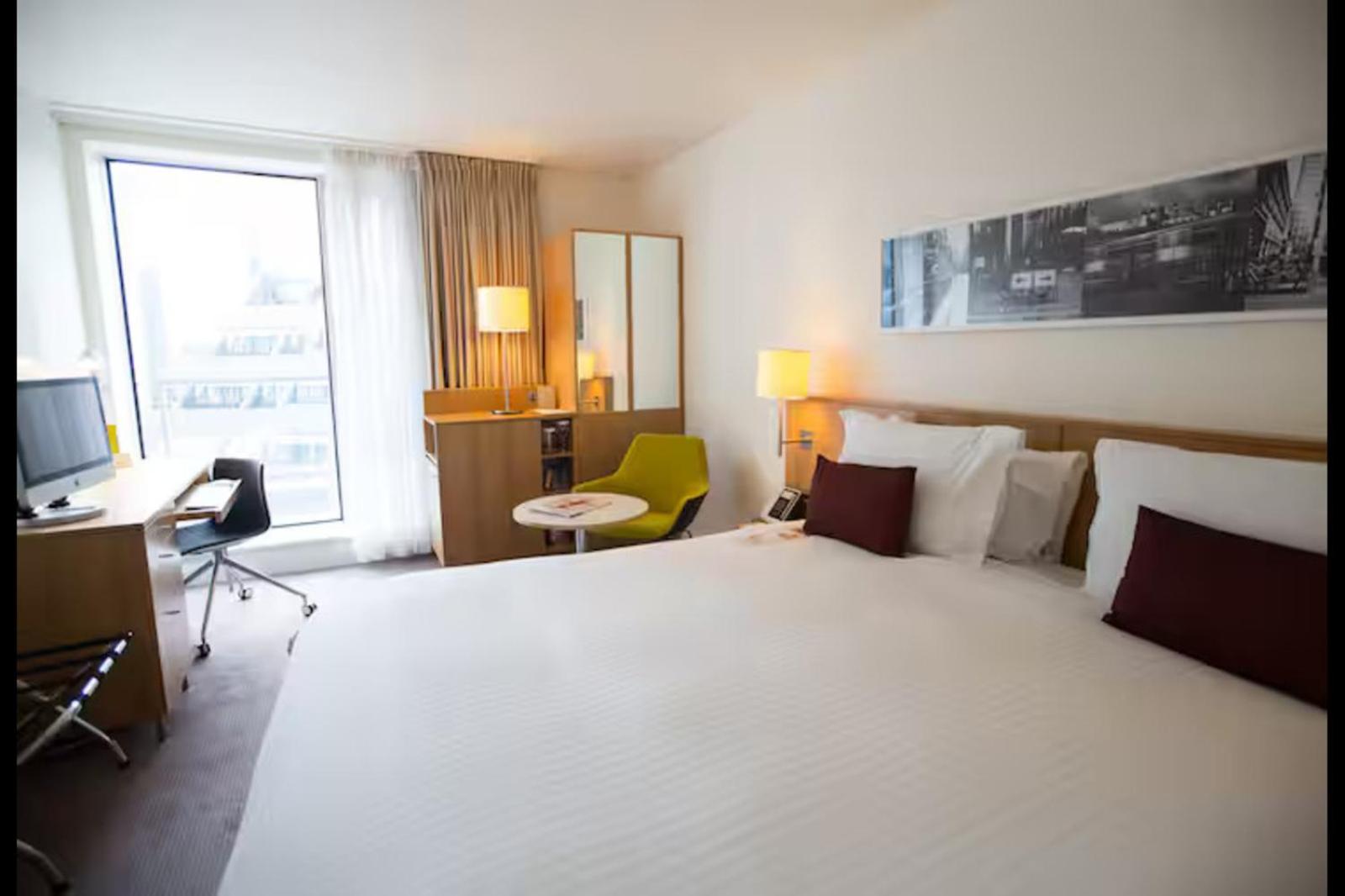 Deluxe King Room photo 1