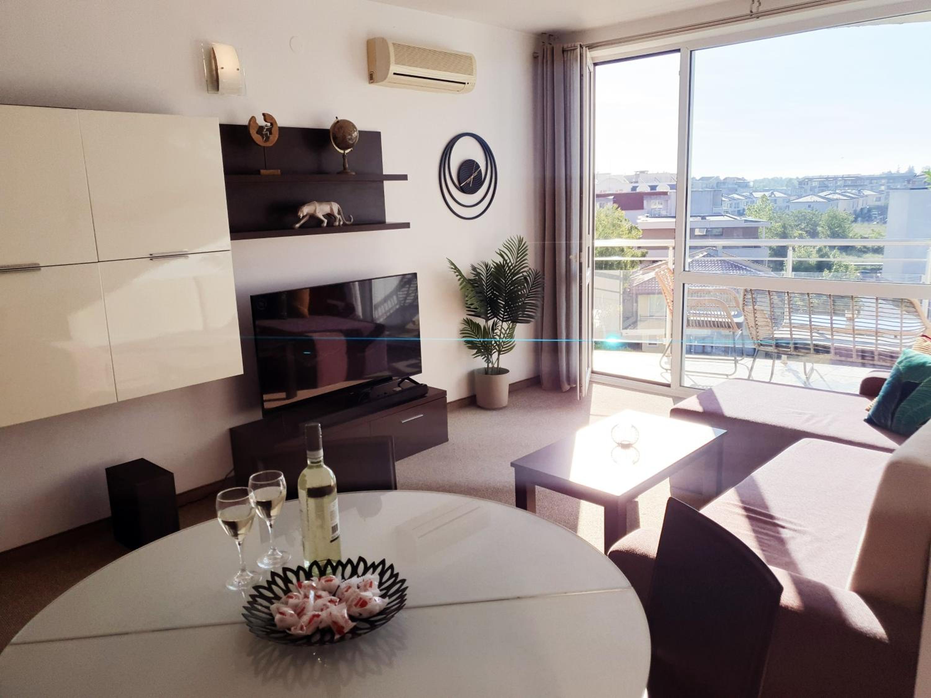 Apartment With View And Balcony photo 1