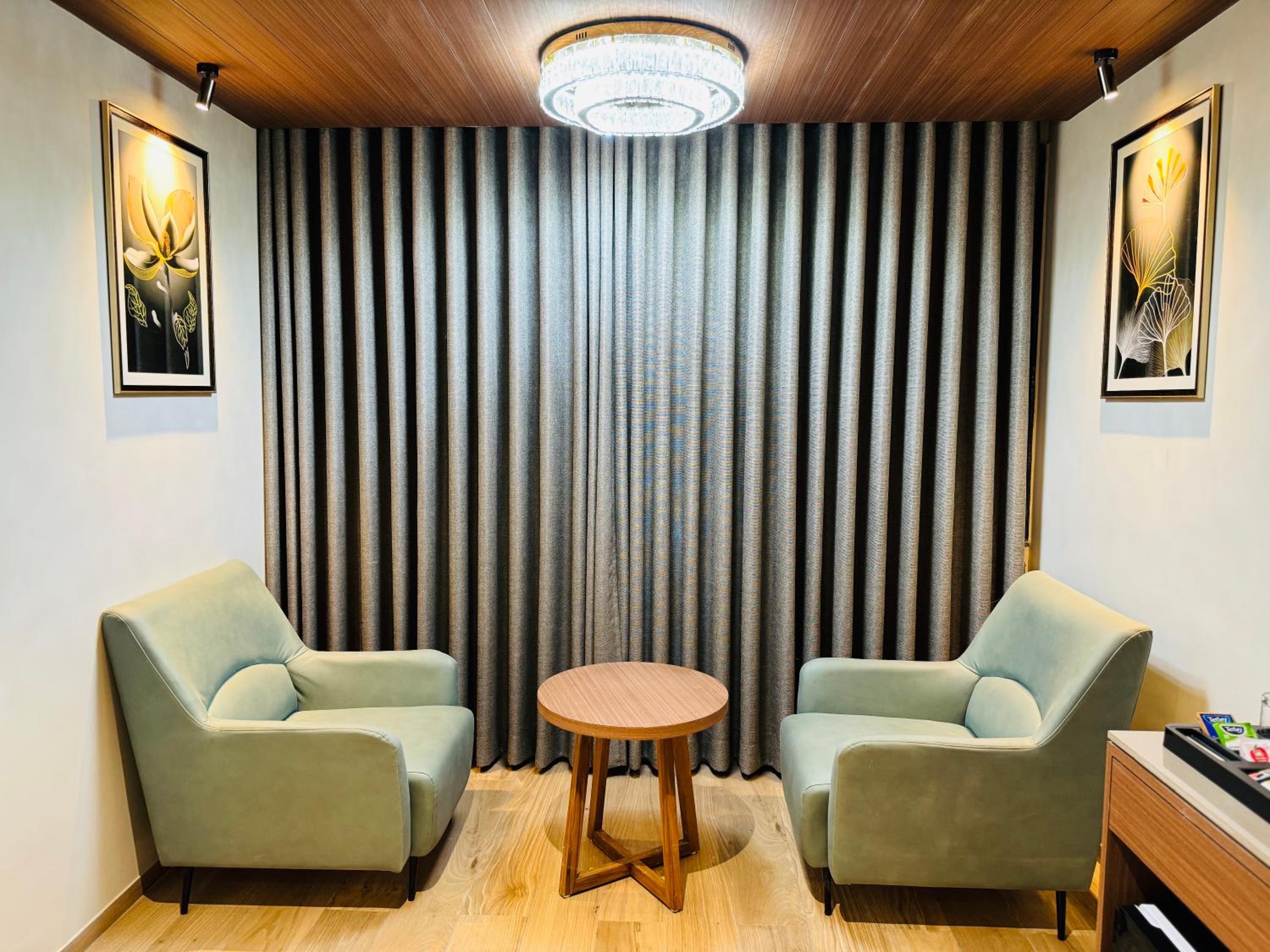 Suite - Photo 8
