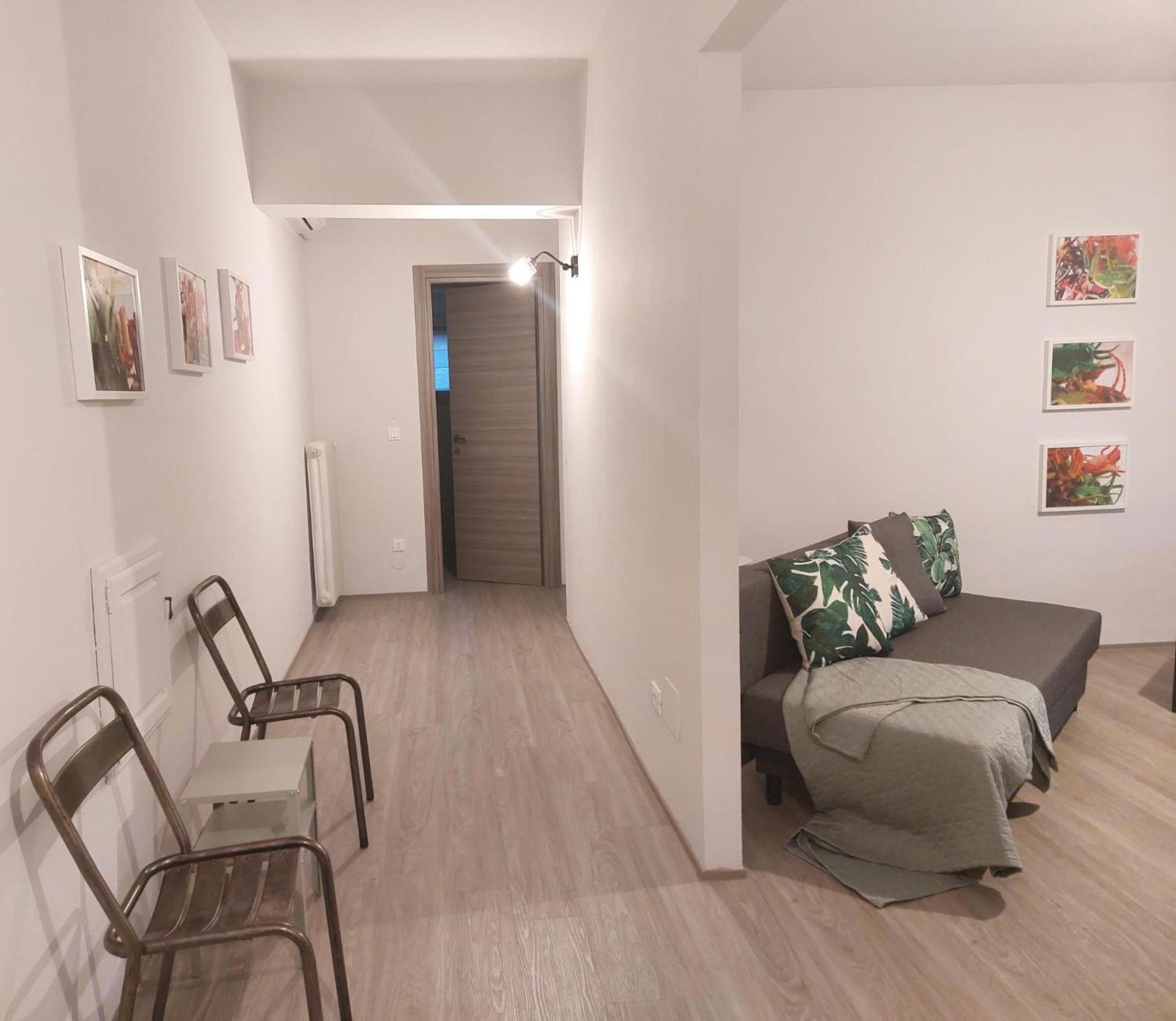 One-Bedroom Apartment photo 3