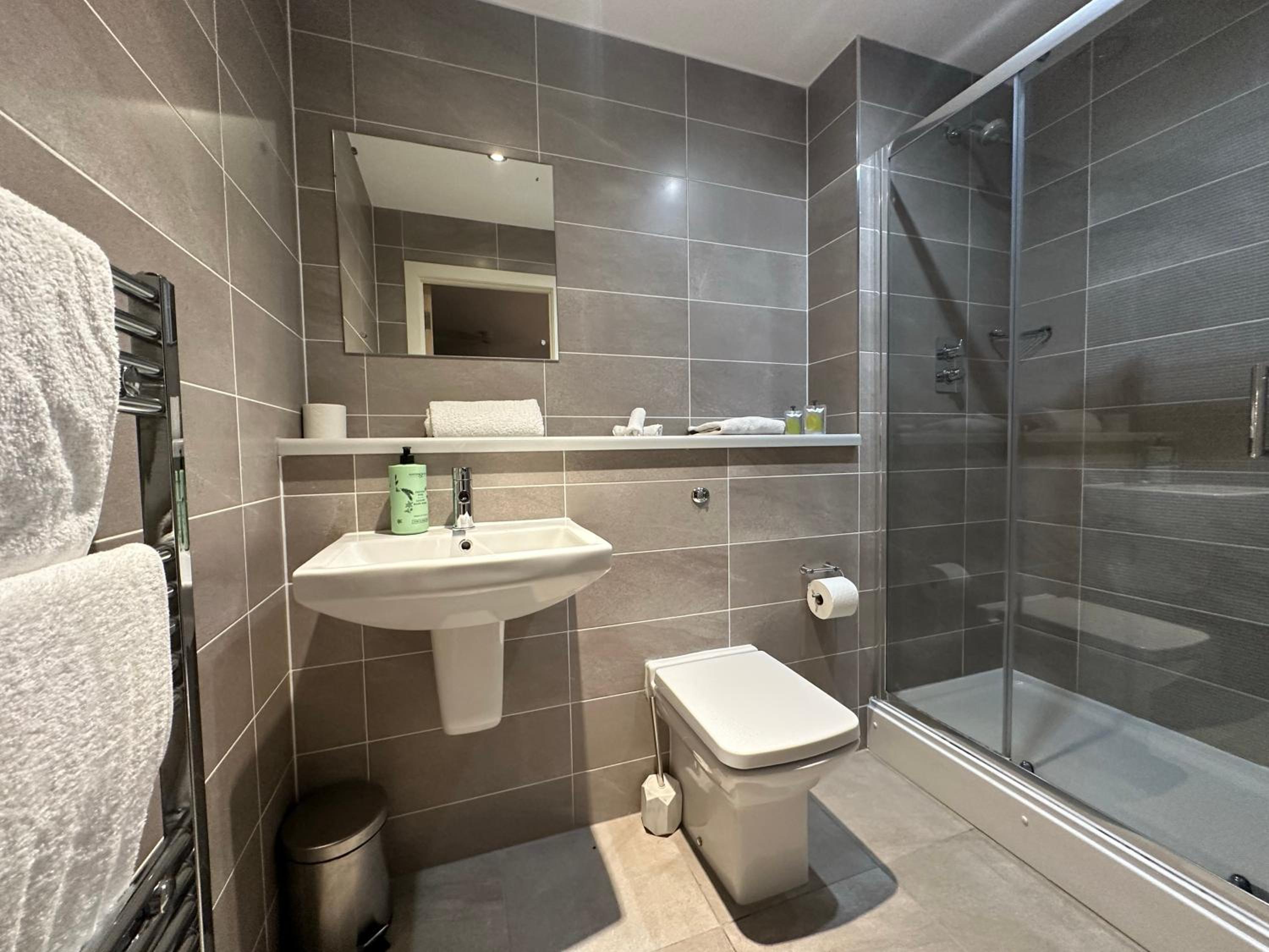 Three-Bedroom Apartment with View - Photo 13