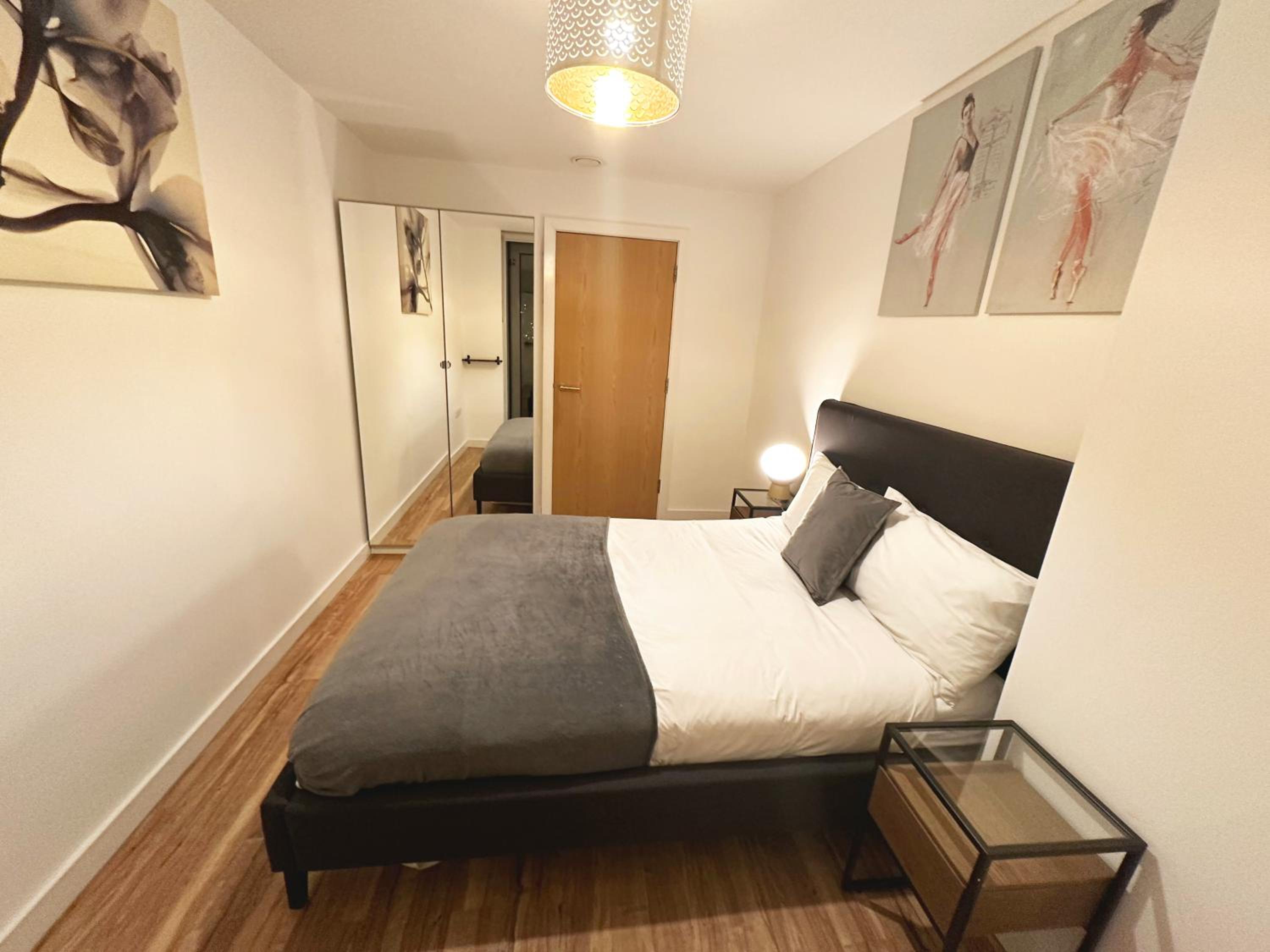 Three-Bedroom Apartment with View - Photo 11