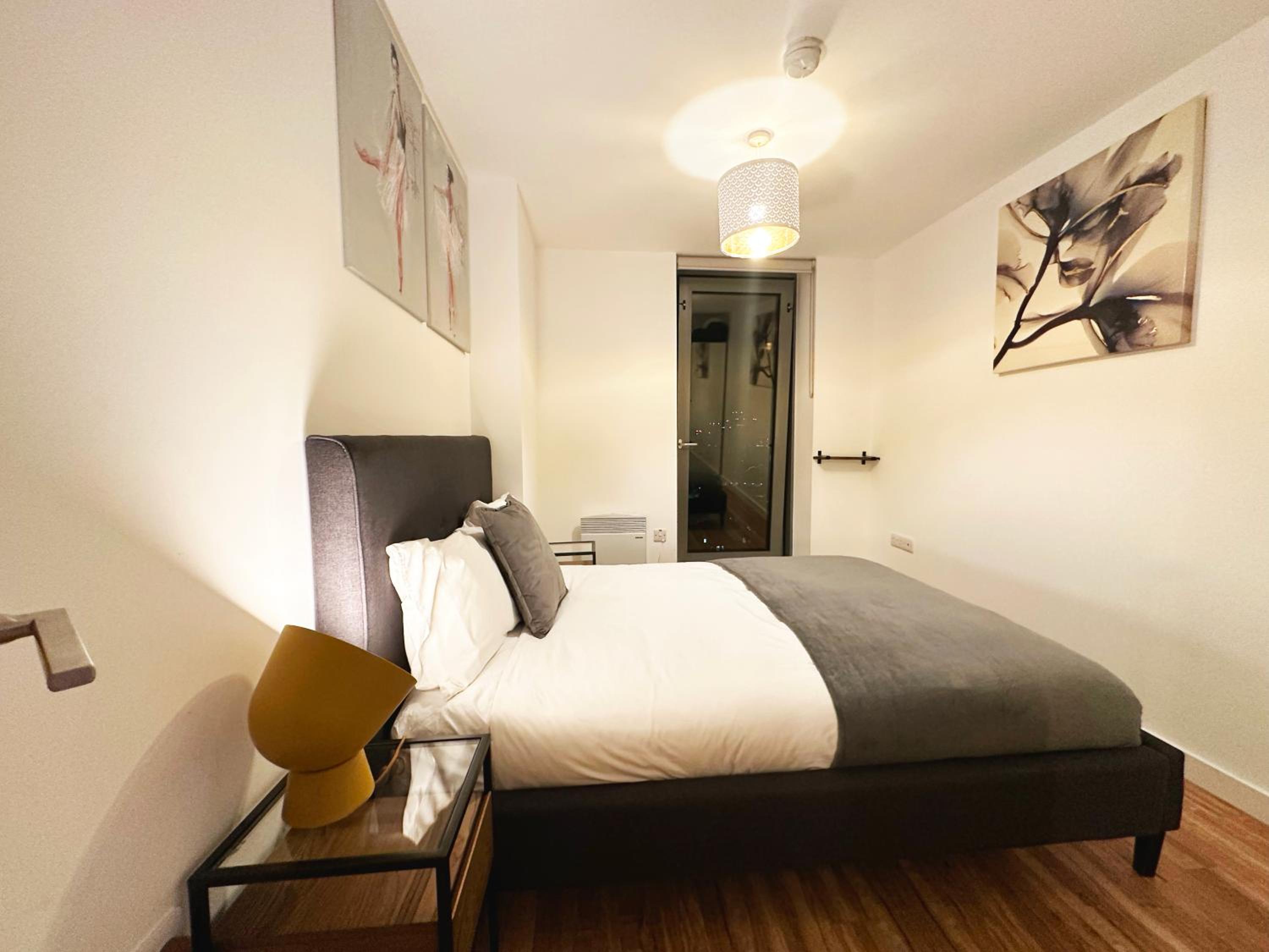Three-Bedroom Apartment with View - Photo 12