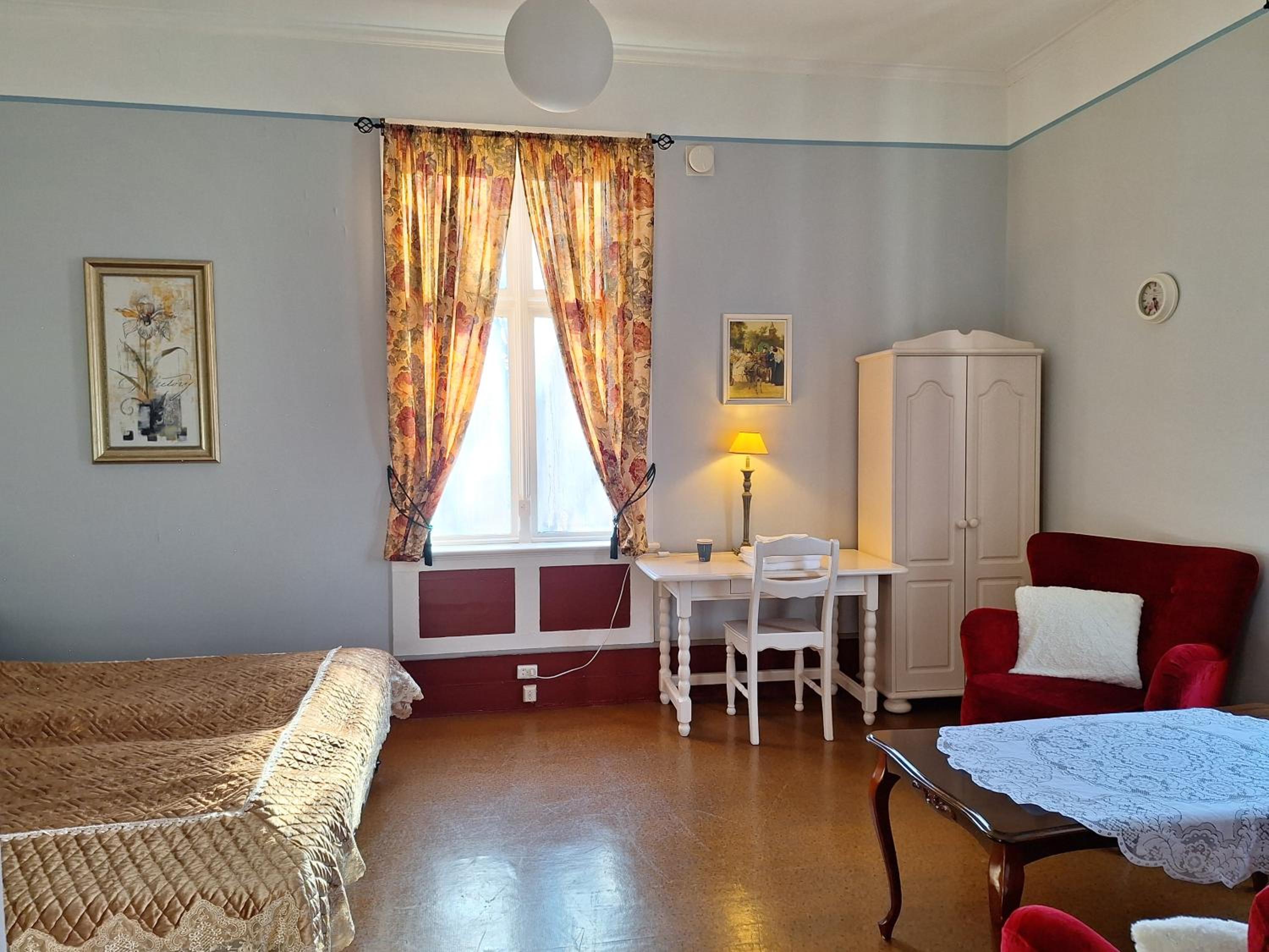 Large Double Room photo 1