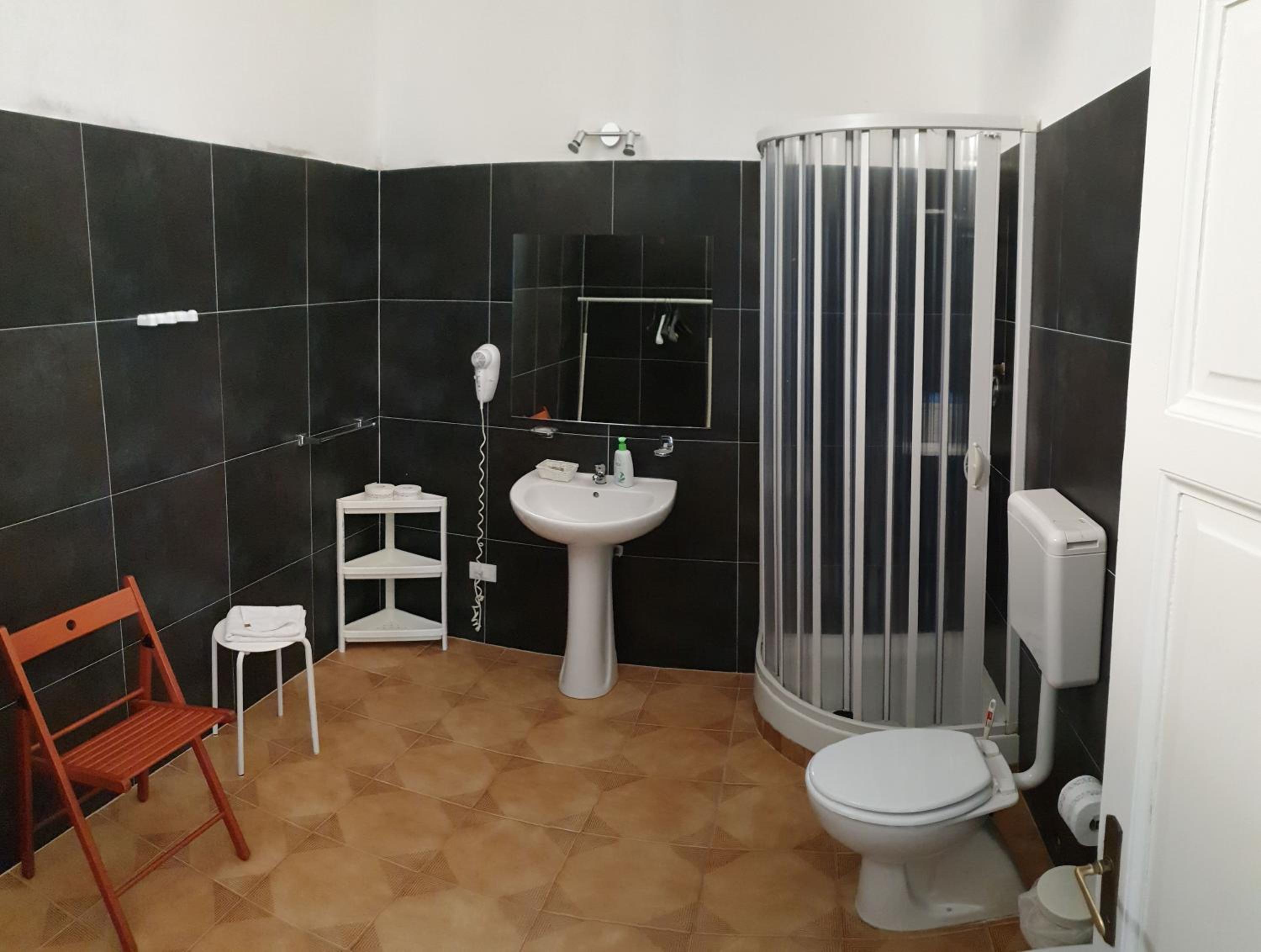 Standard Triple Room - Photo 4