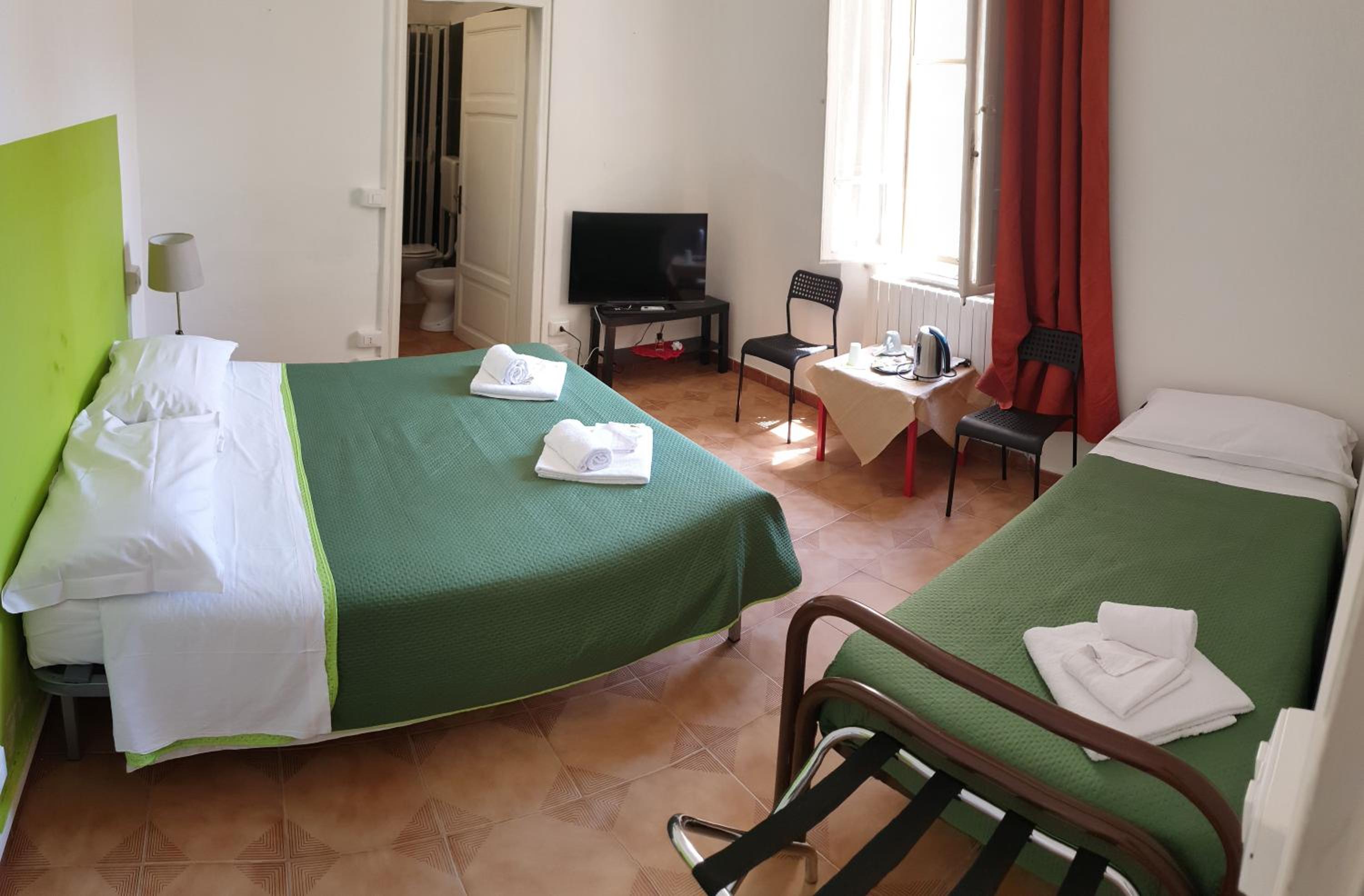 Standard Triple Room - Photo 1