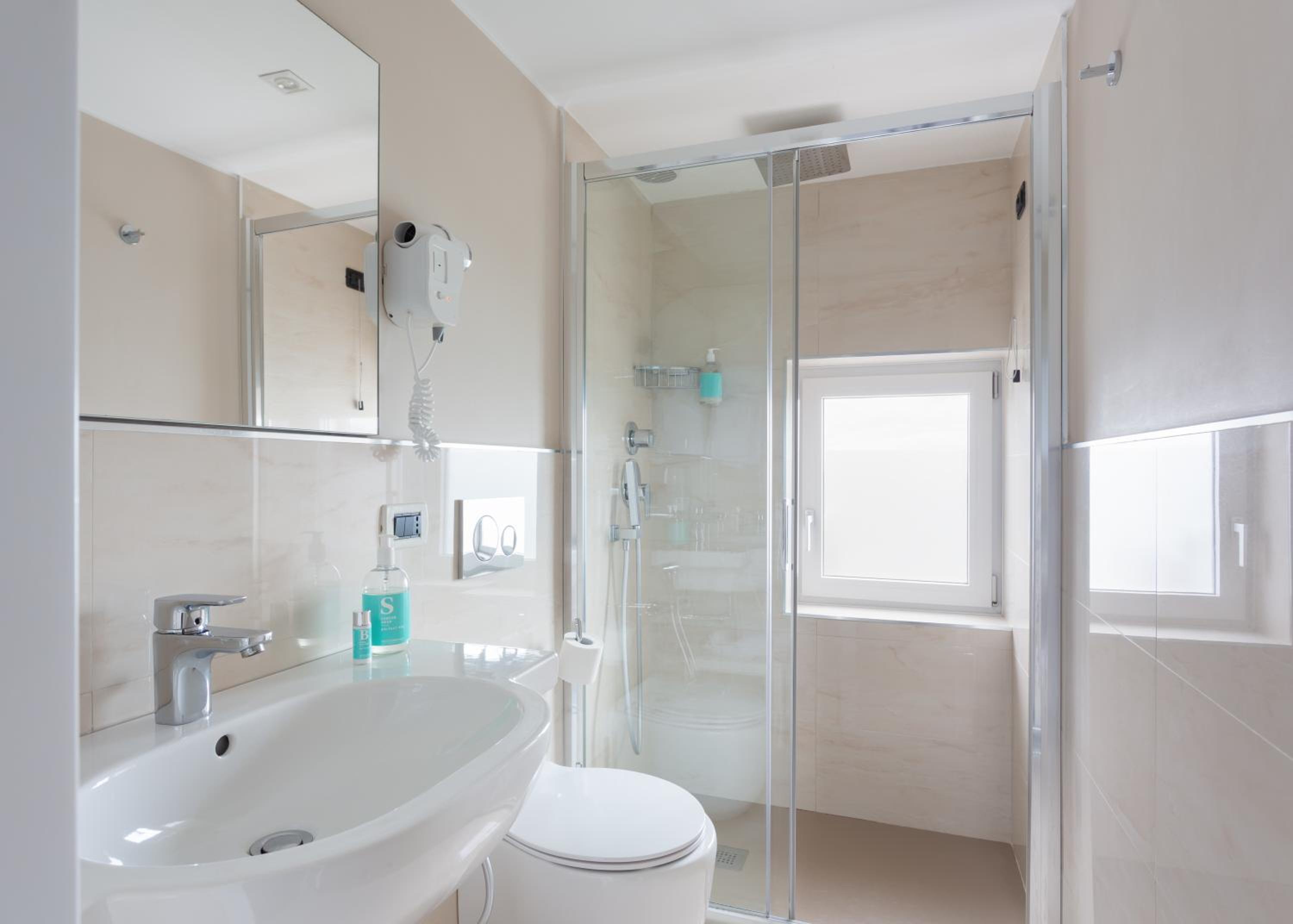Triple Room with Sea View - Photo 8