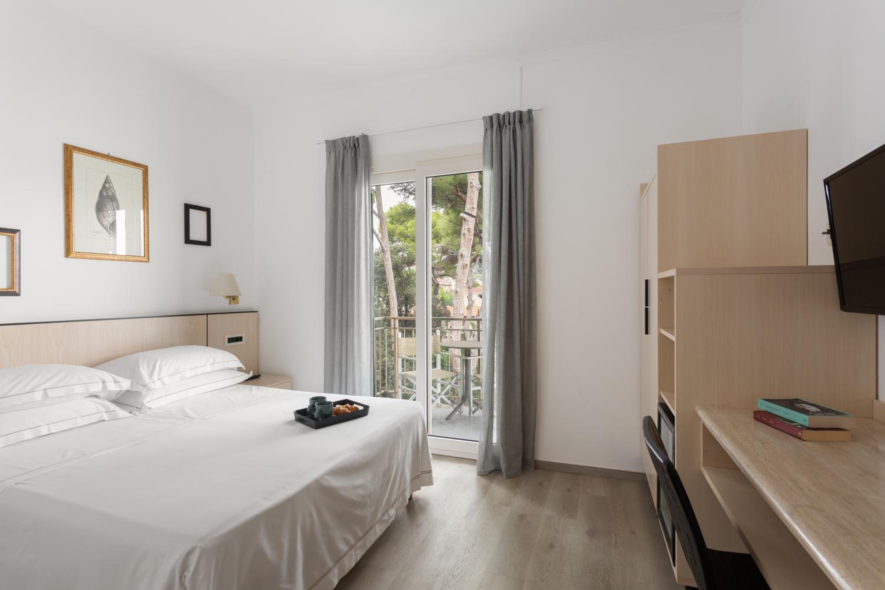 Double Room with Lateral Sea View