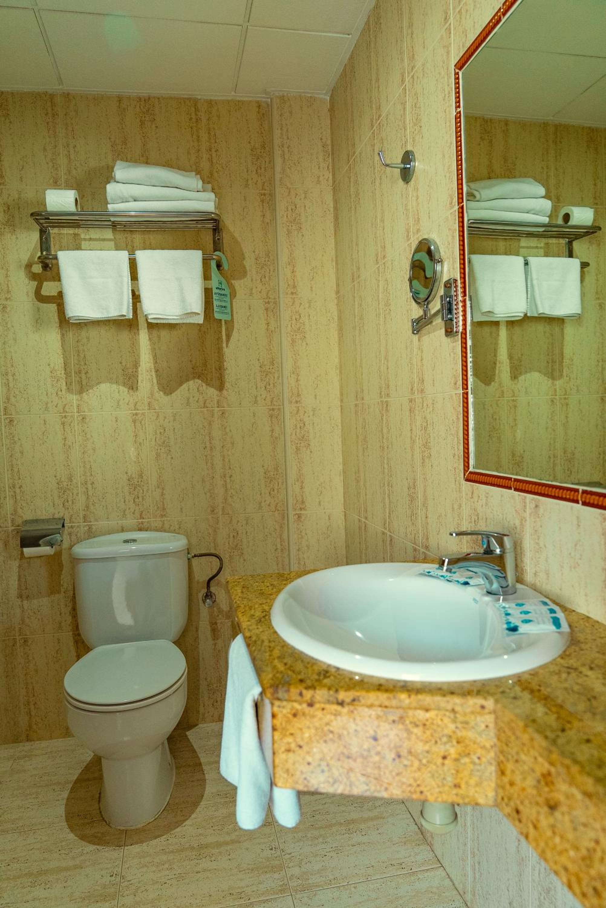 Double Room - Photo 8