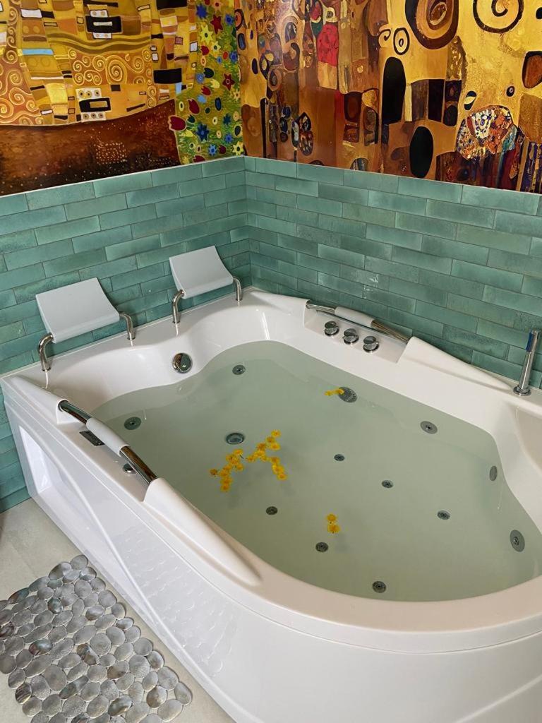 Studio with Spa Bath photo 2