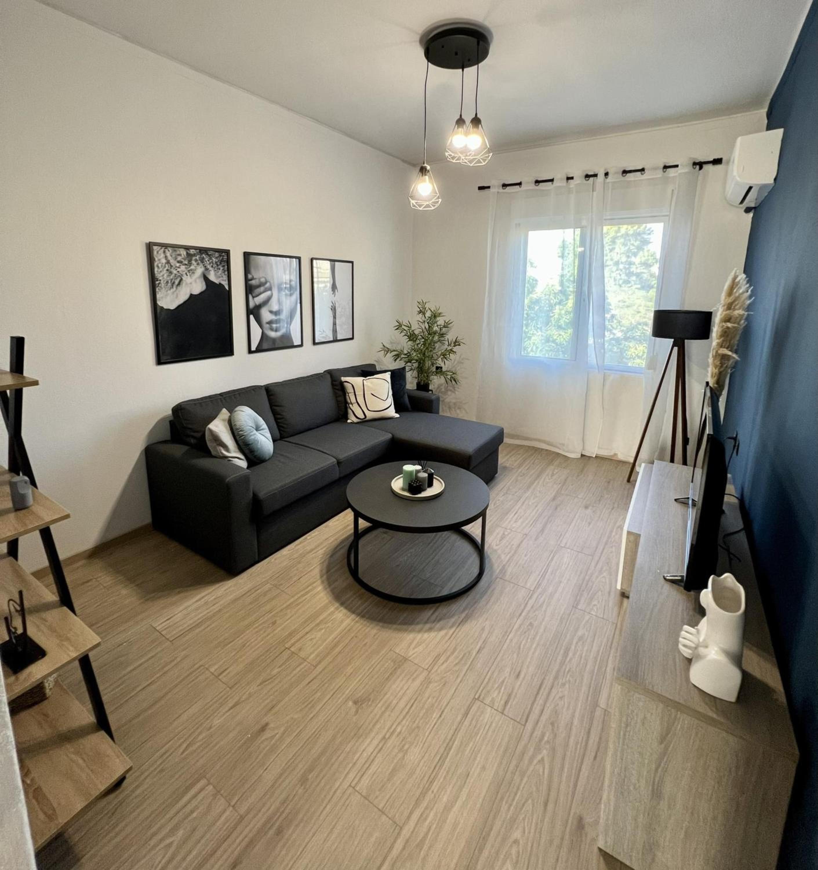 One-Bedroom Apartment photo 1