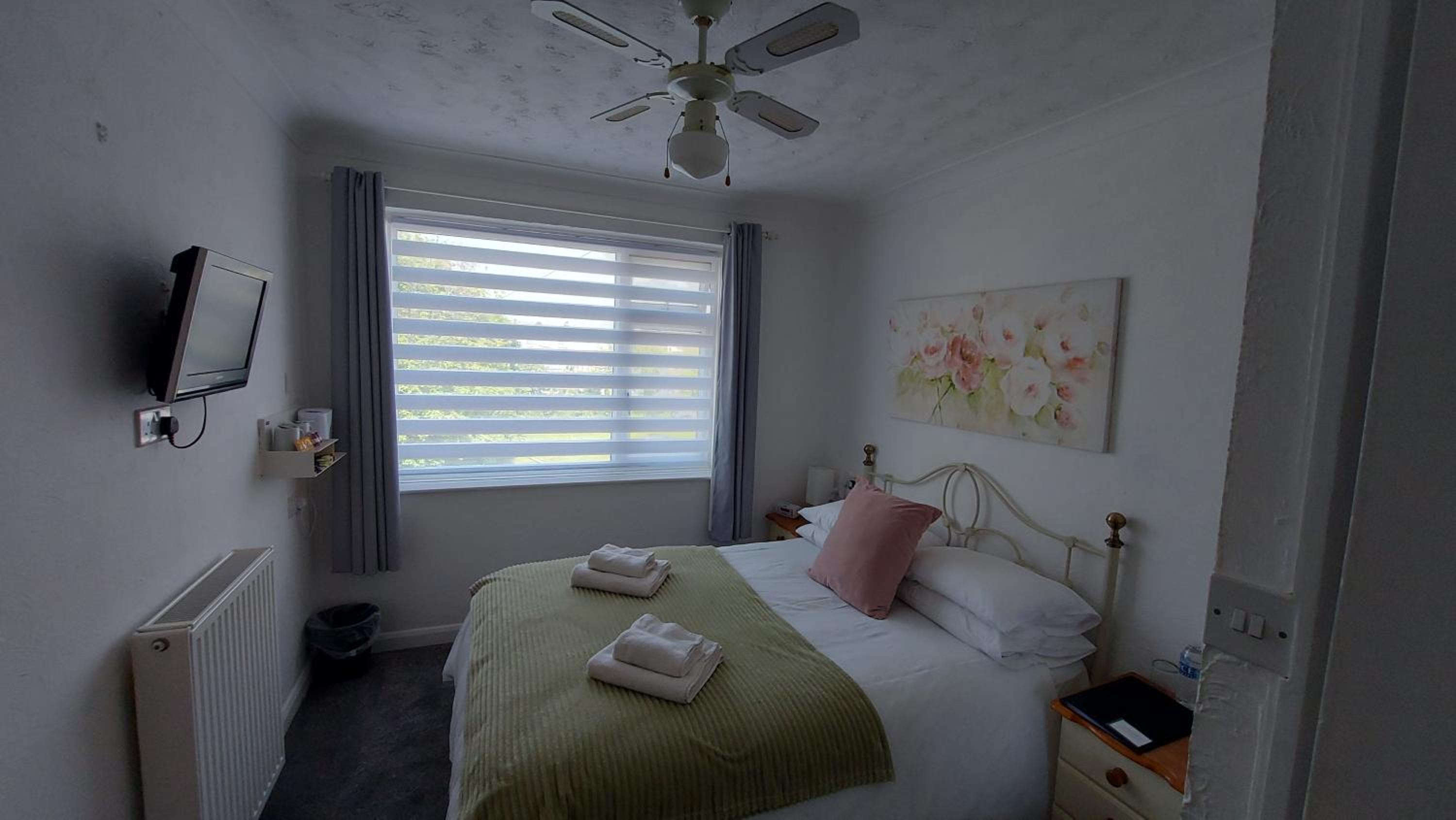 Quadruple Room with Shared Bathroom photo 3