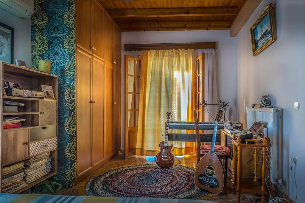 Five-Bedroom House photo 1