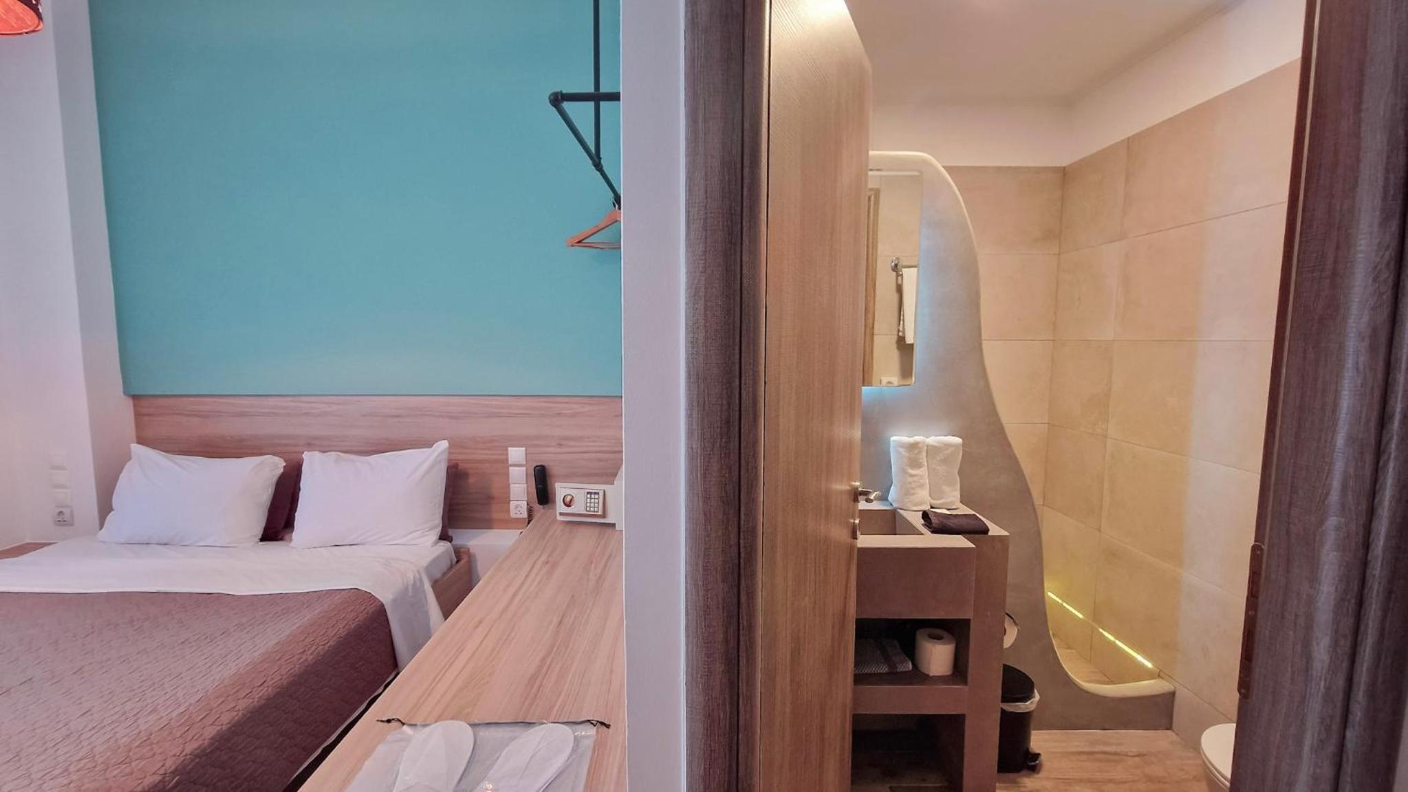 Budget Double Room - Photo 6
