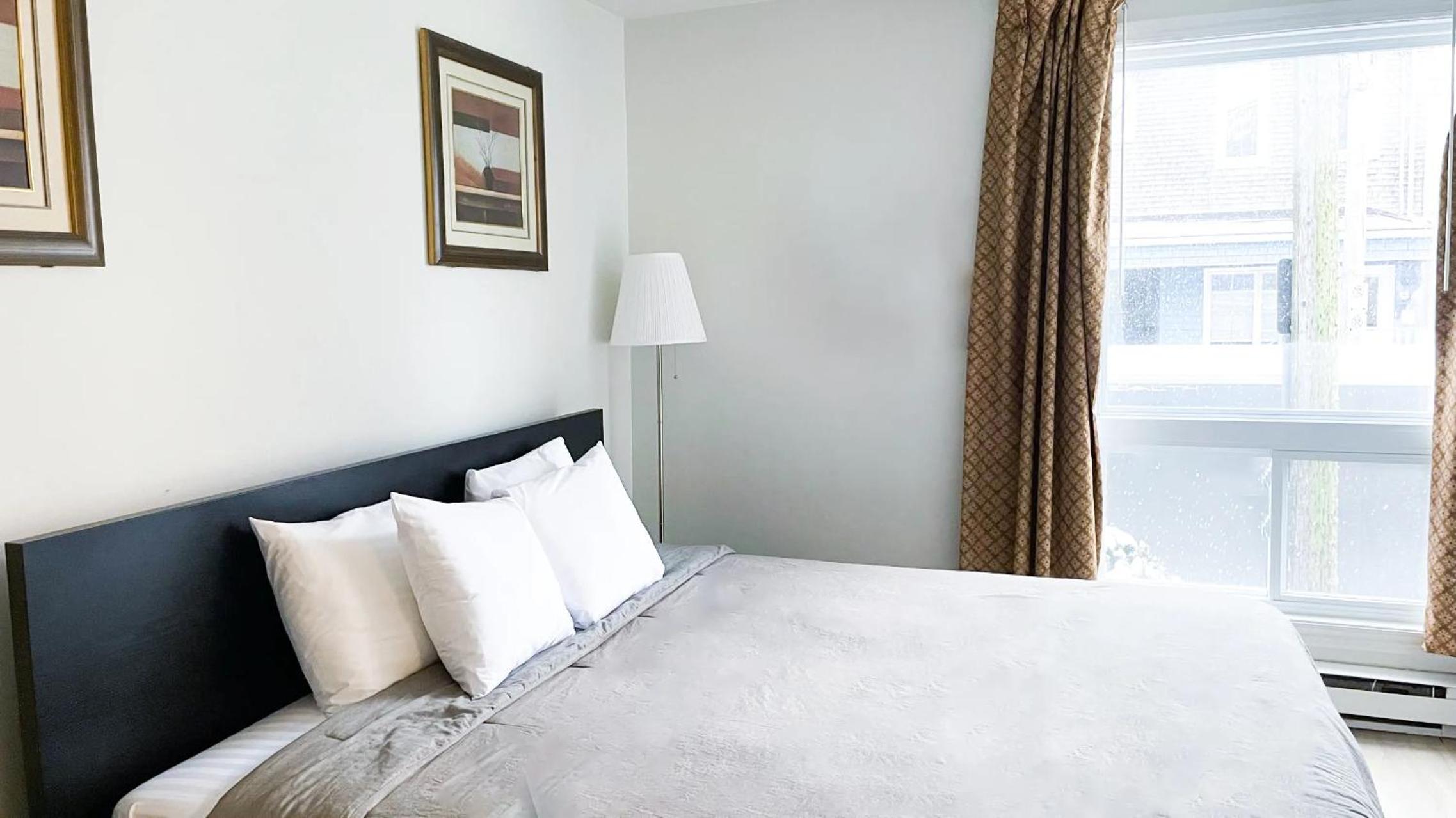 Standard King Room - Photo 3
