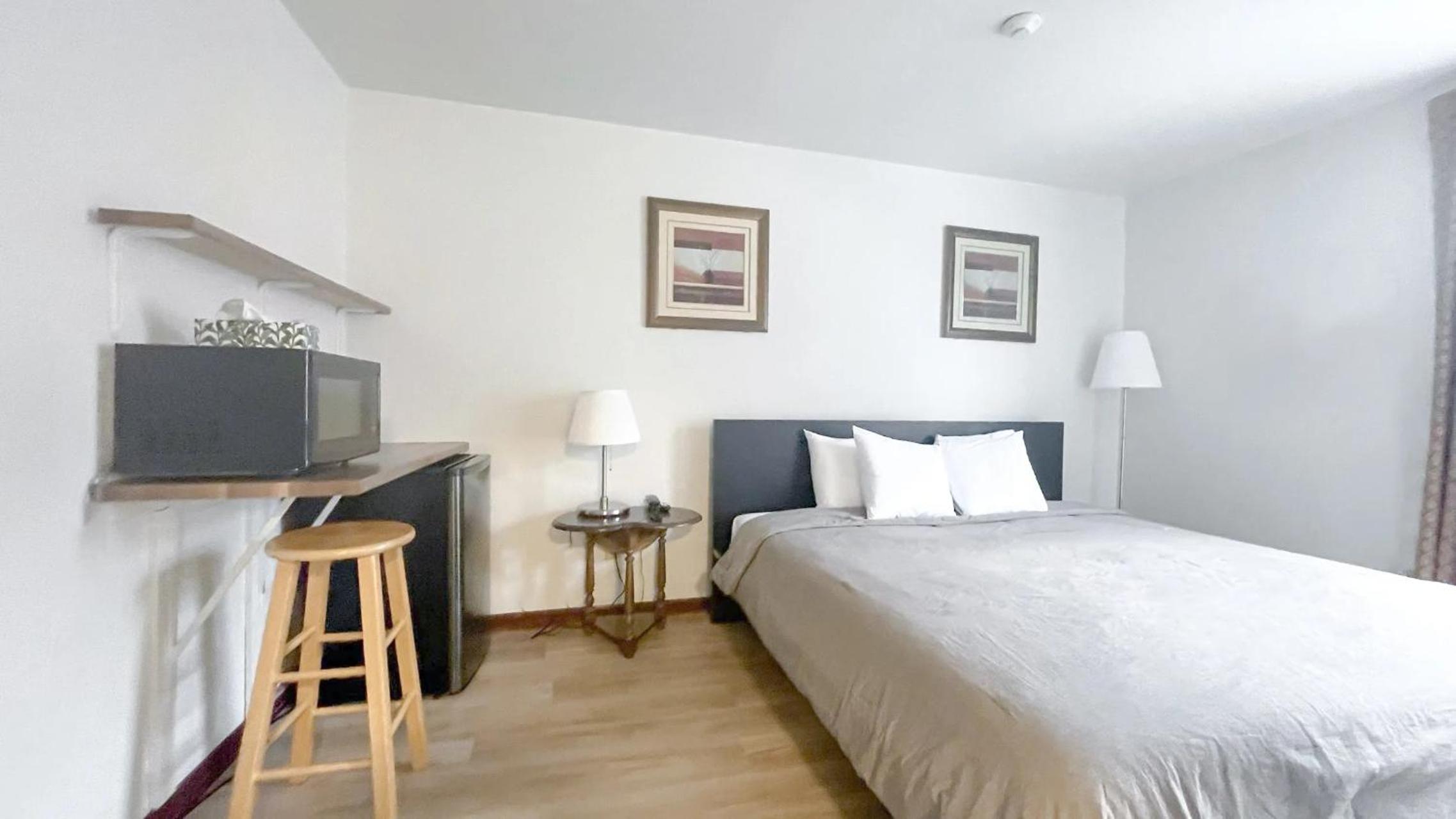 Standard King Room - Photo 1