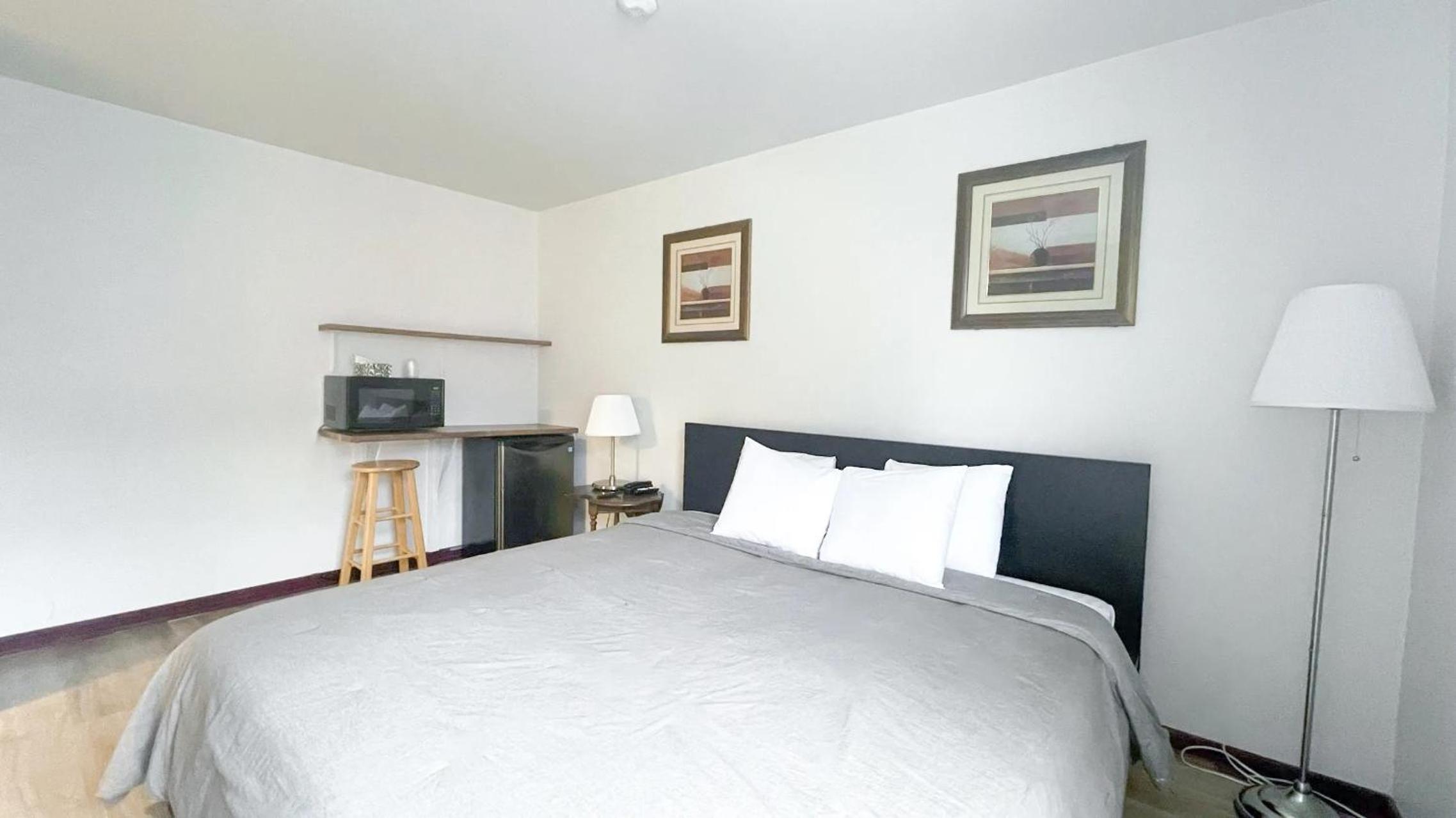 Standard King Room - Photo 2