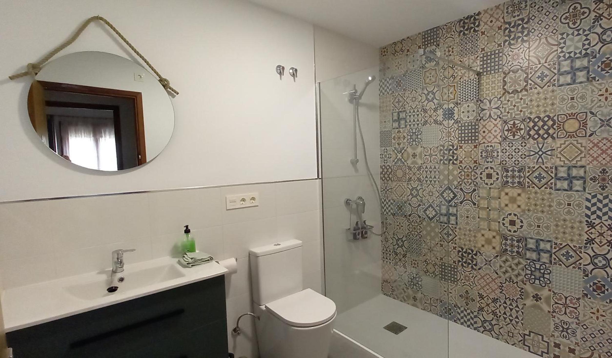 Single Room with Shared Bathroom photo 2