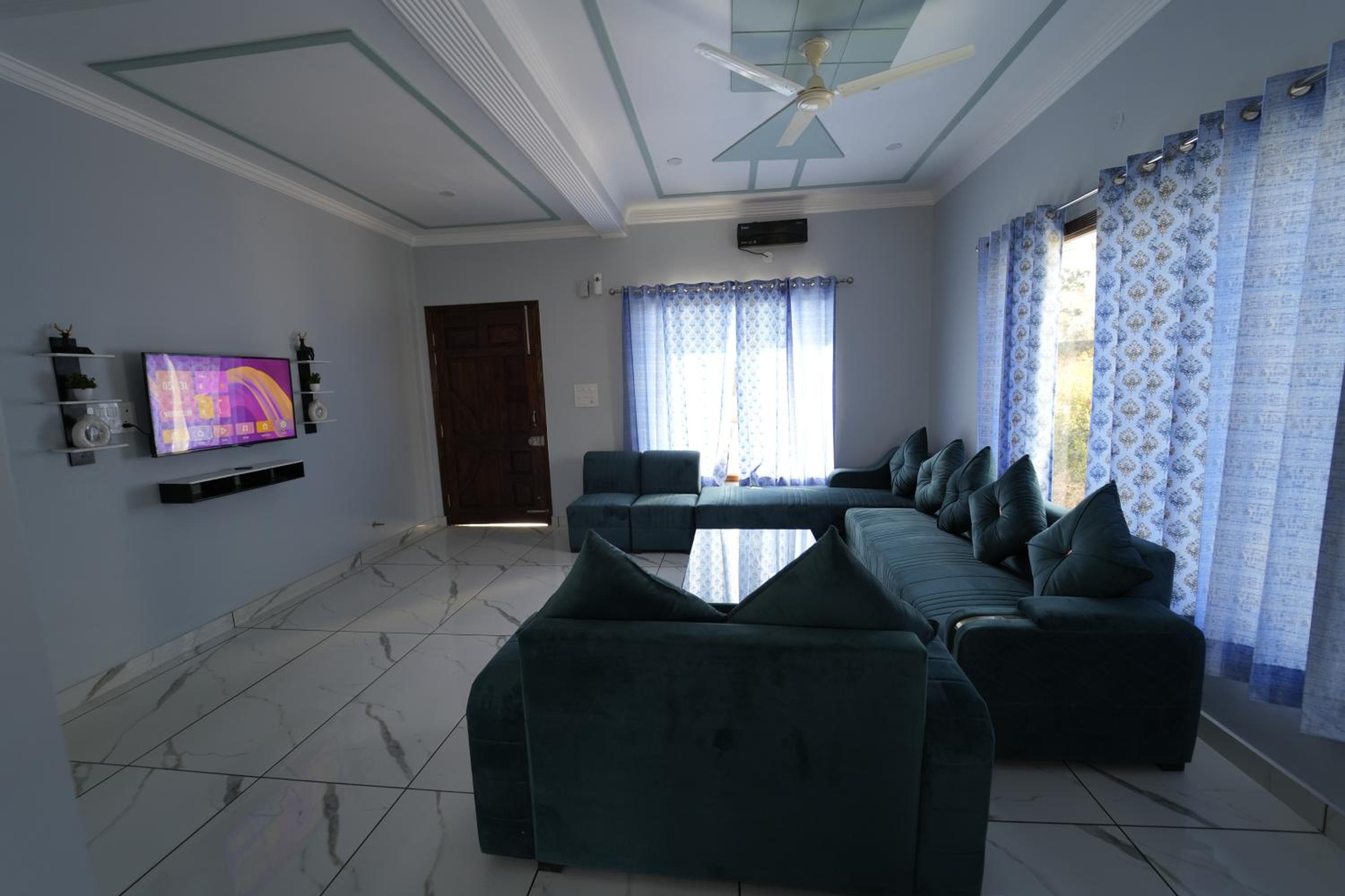 One-Bedroom Apartment photo 1