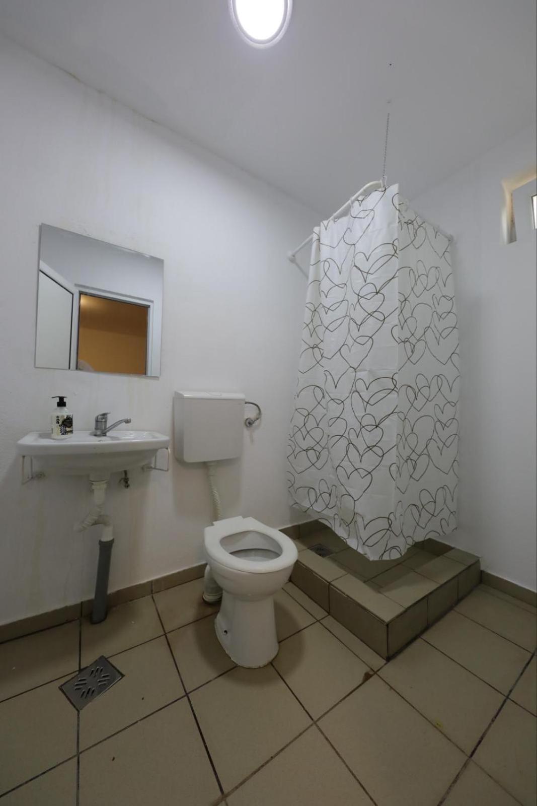 Double Room with Shared Bathroom photo 2