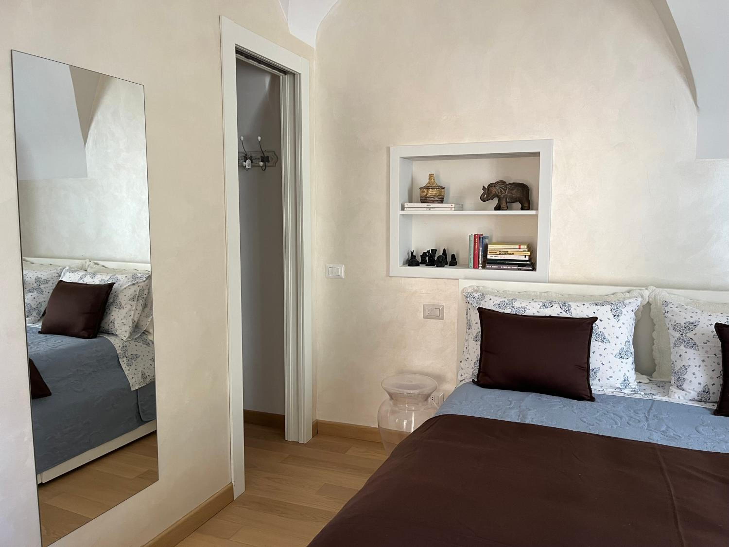 One-Bedroom Apartment photo 3