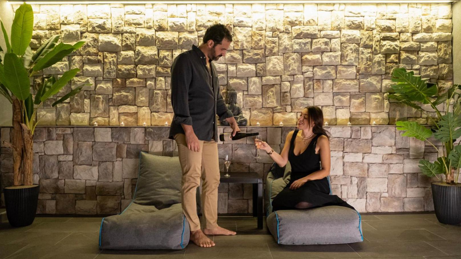 Executive Suite - Photo 12