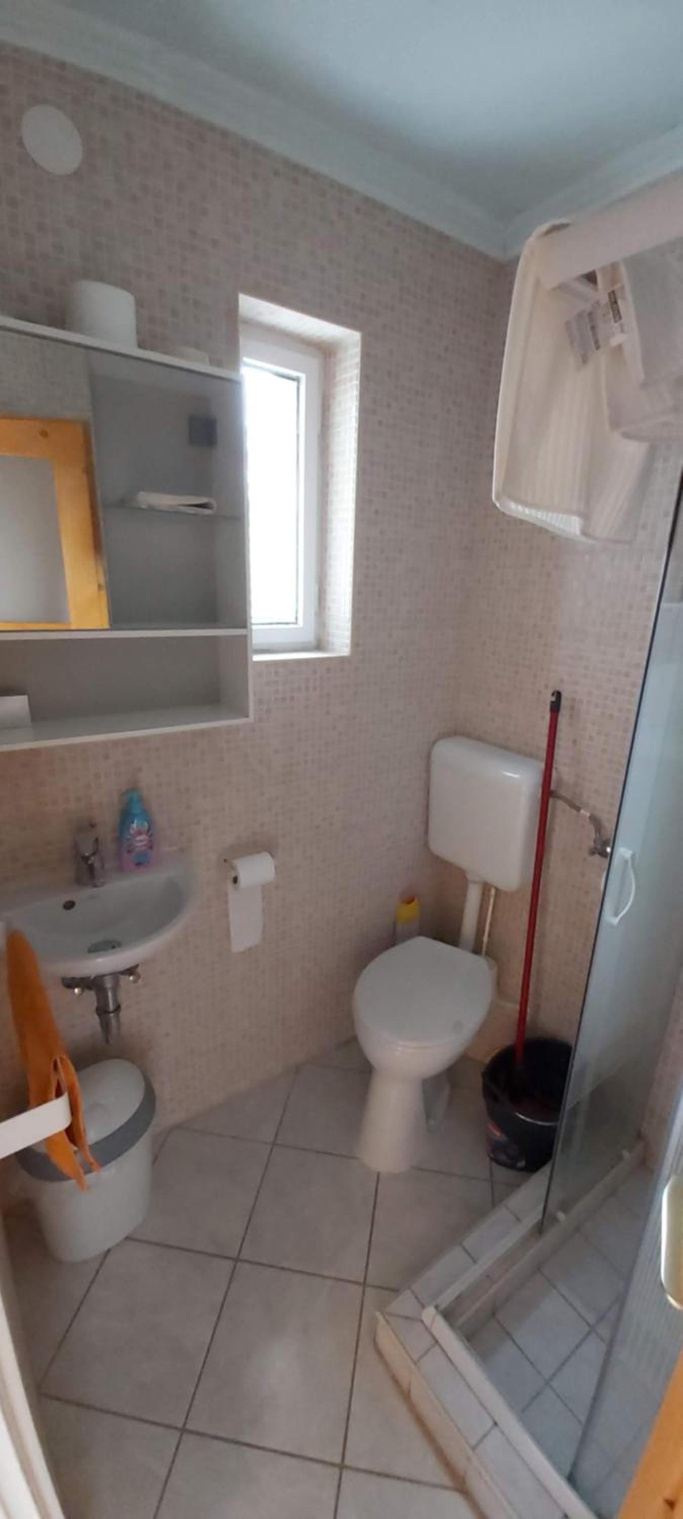 Family Room with Private Bathroom photo 2