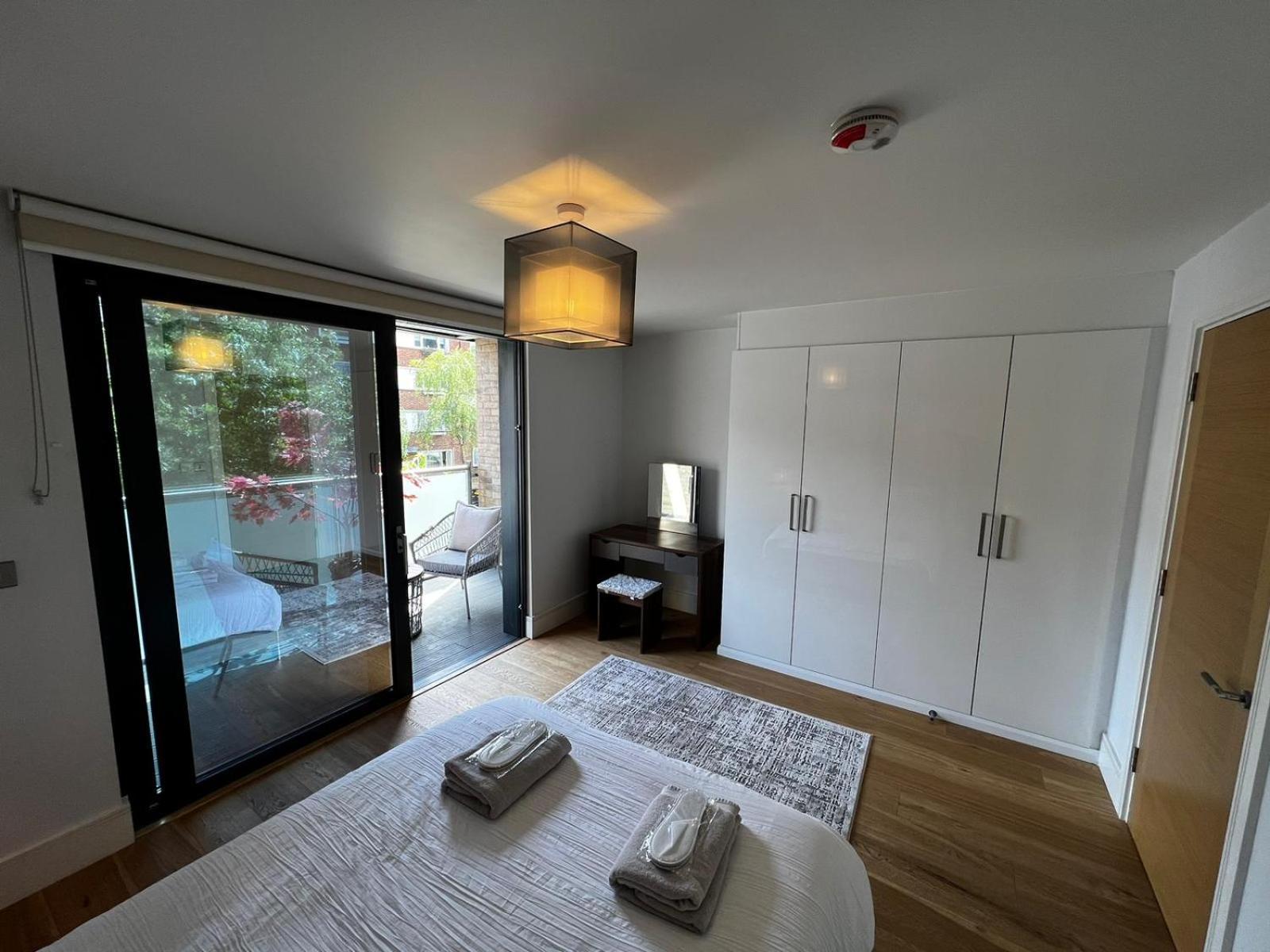 One-Bedroom Apartment photo 2