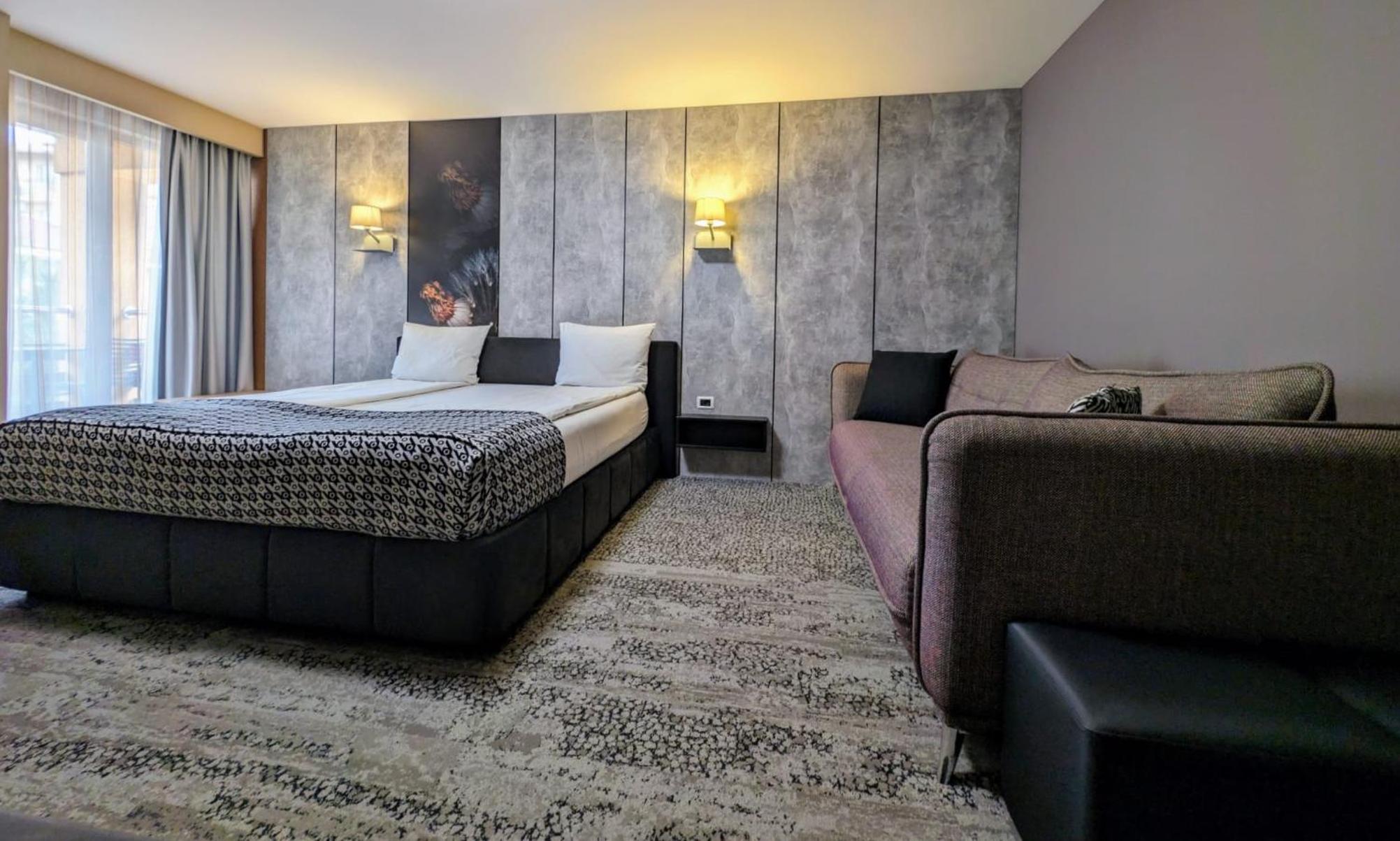 Family Room (2 Adults + 2 Children)