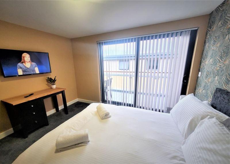 Two-Bedroom Apartment with Balcony photo 2