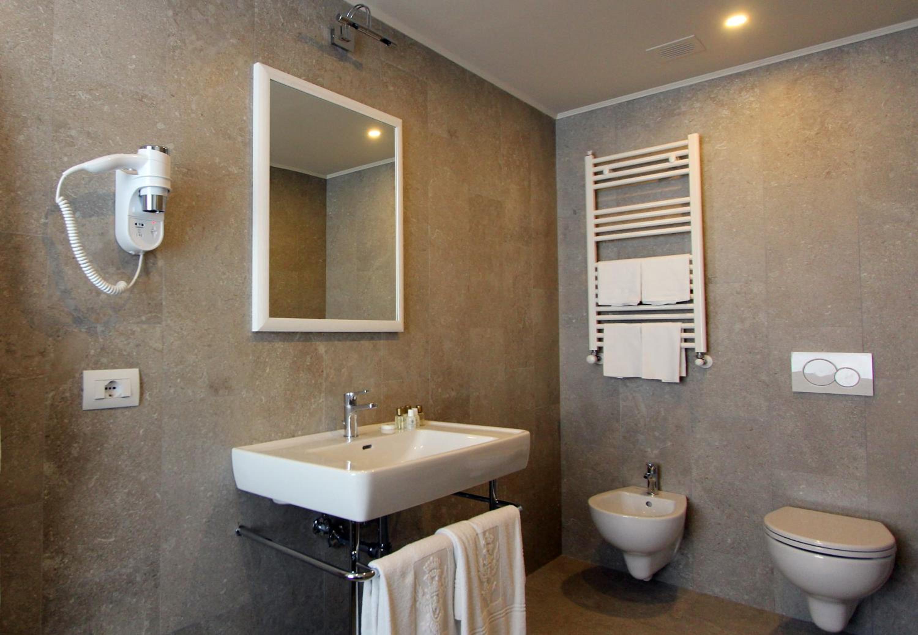 Classic Double or Twin Room - Photo 3