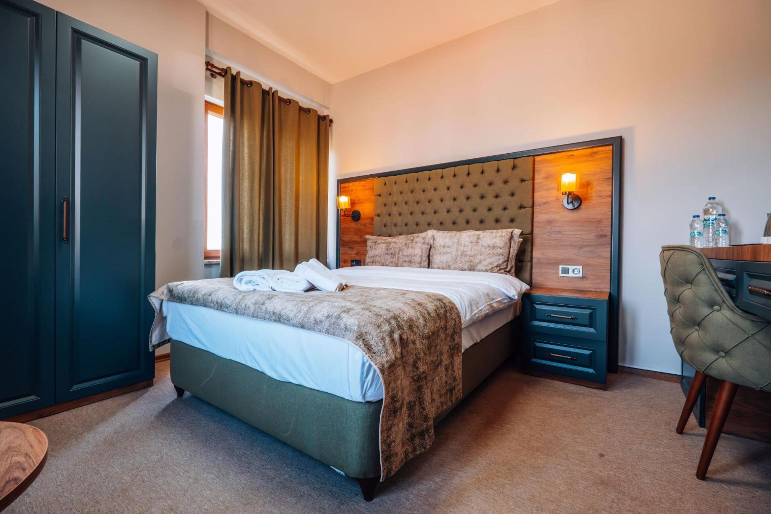 Large Double Room photo 3